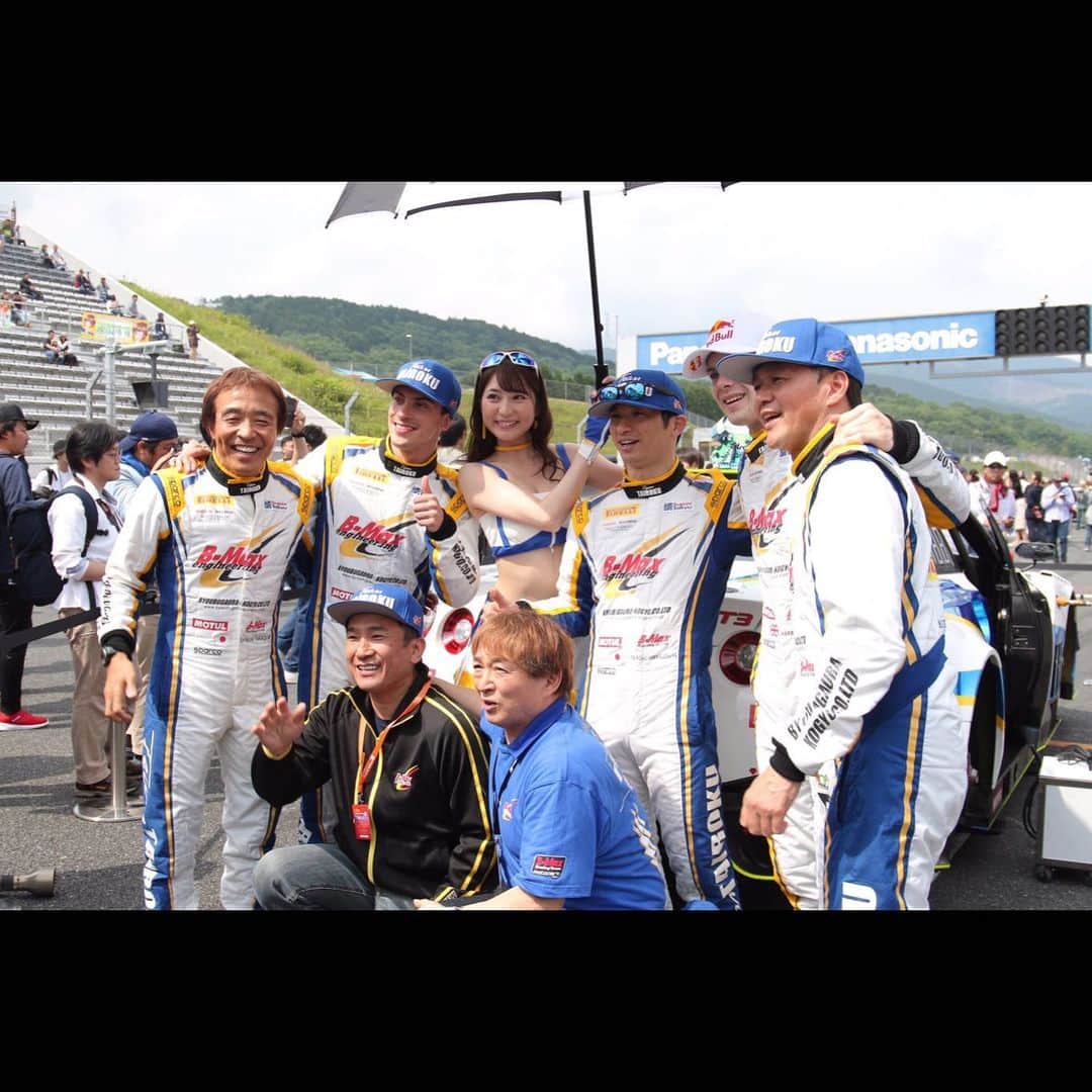 堀尾実咲さんのインスタグラム写真 - (堀尾実咲Instagram)「富士24時間レース2日間お疲れ様でした☺️❤️ TAIROKU racingは3位表彰台でした‼︎ 久しぶりのレースクイーンのお仕事で表彰台とっても嬉しかった🥰  皆さん本当に優しくて仲良しで素敵なチームでした✨🥰 応援に来てくれたみんなありがとう❤︎ いっぱい話しかけてもらえてすごく嬉しかったよおお🥺💖💖 LIVEもすごく楽しんでできた😆💕 やっぱり歌うことがだいすきだ🥰 みんな聴いてくれてありがとう❤︎ 物販のタオルも完売御礼❤︎とっても嬉しかったぞ🥺💕💕 みんなたくさんありがとう😍❤️❤️❤️❤️❤️❤️❤️❤️❤️❤️❤️ 今日お知らせした6/9のDVDリリースイベントにもぜひぜひ来てね😘💕 #tairokuracing #bmaxracing #s耐 #ピレリスーパー耐久 #レースクイーン #rq #live #グラビア #dvd」6月2日 18時07分 - misaki.horio