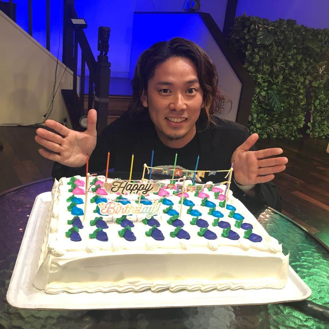 佐野俊輔さんのインスタグラム写真 - (佐野俊輔Instagram)「お誕生日を大好きなみんなにしていただきました！！ ホントに大好きなみんな…  これからも…一緒に頑張ろうね！  幸せだね！！ぼく！！ 2019/06/02  佐野俊輔 #会社のお楽しみ会  #生徒さん  #お誕生日 #生誕 #37歳 #夢莉 #ゆめり #舞莉 #ひらり #未來 #みらい #夢舞う未來 #6歳 #4歳 #1歳 #三人兄弟 #子ども #ベイビー #こどものいる暮らし #親6年目 #ビール好き  #レジエボ #regievo #RE730 #EVOLUTION」6月2日 18時13分 - shunsuke_sano_