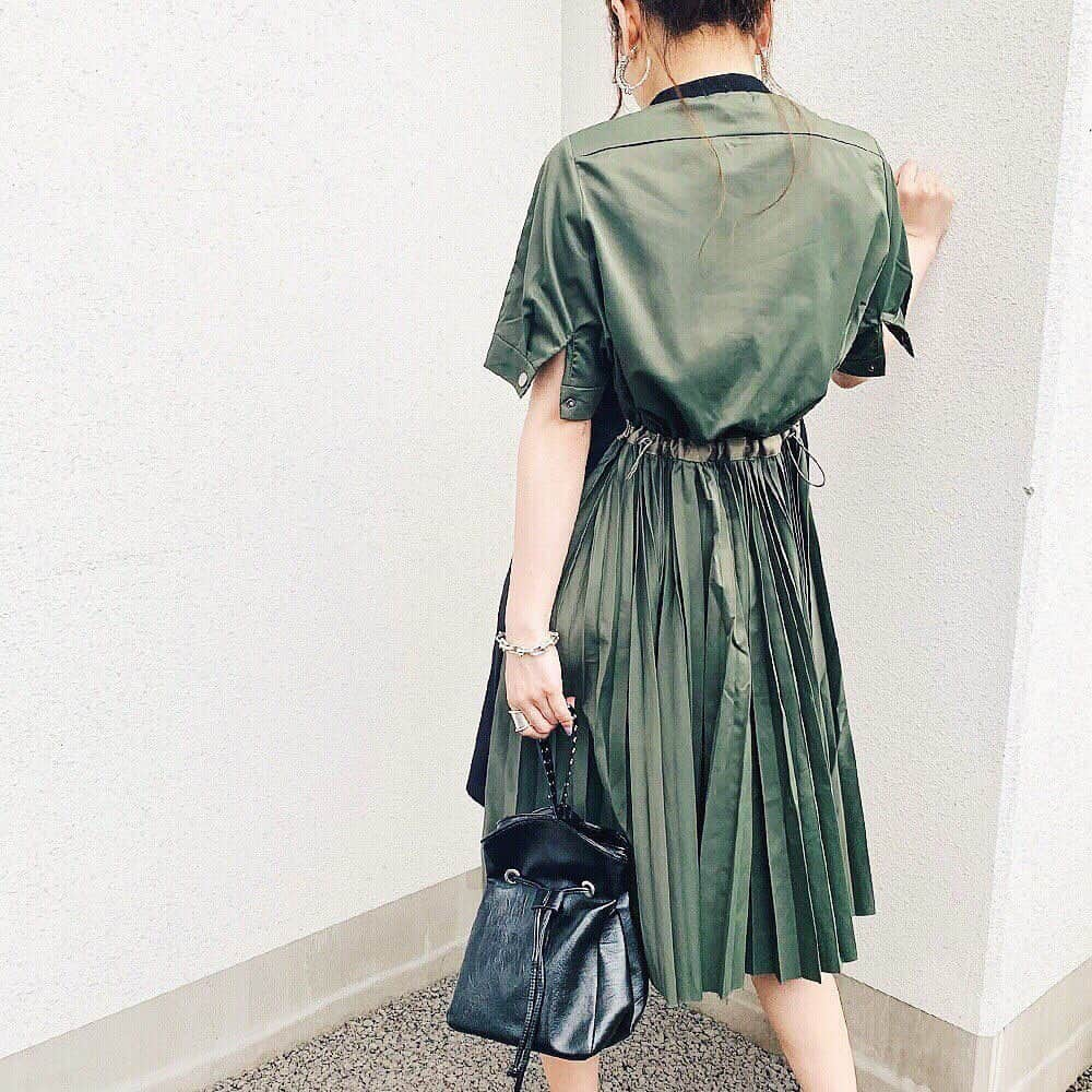 gallerieさんのインスタグラム写真 - (gallerieInstagram)「. . #summeronepiece . . 人気のワンピースが待望の再入荷！ TシャツとプリーツスカートがドッキングされたTシャツワンピ。  フロント・サイド・バックスタイルの異なるデザインで、どこから見てもオシャレにきまるアイテムです💋💋 . . . 👉🏽👉🏽ONLINE STOREは TOPのリンクからご覧いただけます🏢 http://www.gallerie-online.jp/ . ———————————— ✔️GALLERIE 公式 @gallerie_com ✔️GALLERIE 大阪店 @gallerie_osaka ✔️GALLERIE 京都店 @gallerie_kyoto ✔️GALLERIE TOKYO @gallerie_tokyo . メールでのお問い合わせ customer_center@galleriebyspinns.com カスタマー対応時間 平日 【10:00～18:00】 #お問い合わせ番号w1257 . ————————————」6月2日 18時15分 - kalekale_official