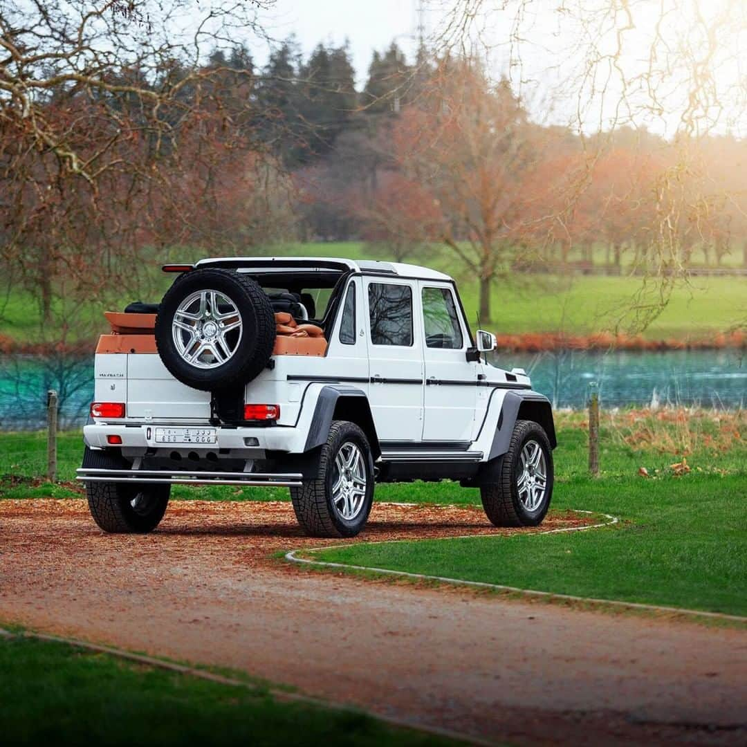 メルセデス・ベンツさんのインスタグラム写真 - (メルセデス・ベンツInstagram)「Always ready for a memorable trip to the countryside. 🌟 Photo by @omaralfehaid. . #MercedesBenz #MercedesMaybach #Landaulet #GClass #mbfanphoto #automotivedesign #countrysidelife #mbcar」6月2日 18時30分 - mercedesbenz