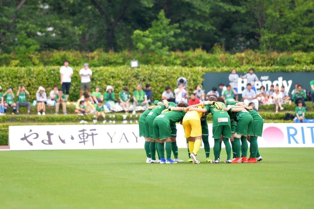 田中美南さんのインスタグラム写真 - (田中美南Instagram)「2-1.  いろいろ聞きます。 いろいろ見ます。 みなさんの言葉、想いすごく伝わってるし ほんとに励みになりました。 この場を借りて、感謝します。  けどもう大丈夫(^^) 今を必死に、前を見据えてやっています。 久しぶりの勝利嬉しかったなぁ😊  これだからサッカーは楽しい！！ 次節も応援よろしくお願いします🤲  #日テレベレーザ #なでしこ #女子サッカー #勝利 #応援よろしくお願いします！」6月2日 18時38分 - minatanaka_official