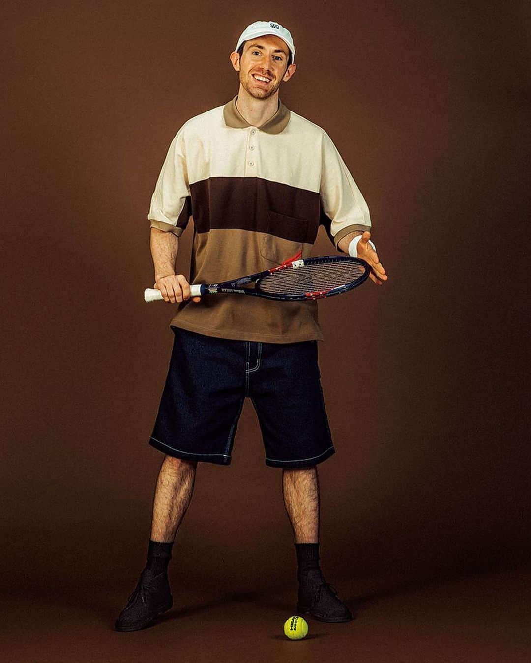 UOMOさんのインスタグラム写真 - (UOMOInstagram)「【あの名選手から拝借。「今っぽさ」のヒントはテニスルックにあった！】 今も昔も、プロテニスプレーヤーの着こなしってなぜか気持ちよく感じるし真似したくなりません？　それはたぶん、白を基調としたクリーンなスタイルが多く、かつスポーティなのに洗練されているから。そんなわけで、歴代アイコンたちの着こなしからいいとこどりに挑戦。  #uomo #uomo7月号 #uomo_magazine #webuomo #テニスルック #phingerin @phingerin #needles #lacoste @lacoste #beamsplus @bemas_plus_harajuku #アンドレアガシ #ビョンボルグ #ノバクジョコビッチ #スタンスミス #fashion #mensfashion #ファッション #メンズファッション #mensstyle #メンズスタイル #42812」6月2日 9時51分 - uomo_magazine