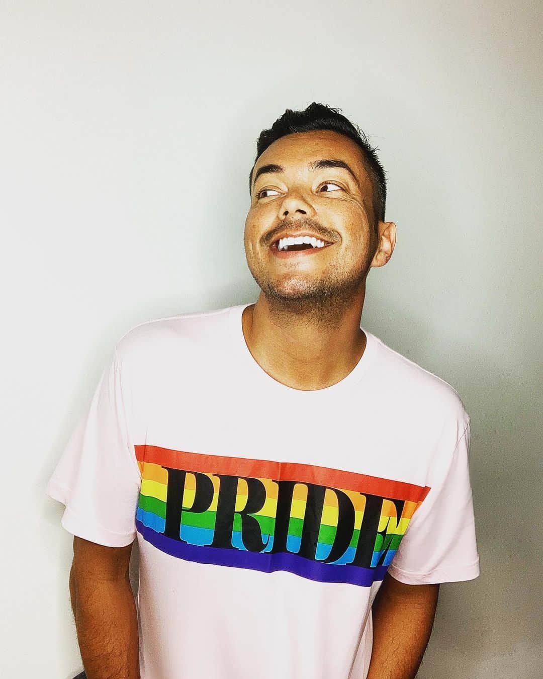 アンソニー・ラモスのインスタグラム：「🌈HAPPY PRIDE🌈 let’s celebrate who we are🌈」