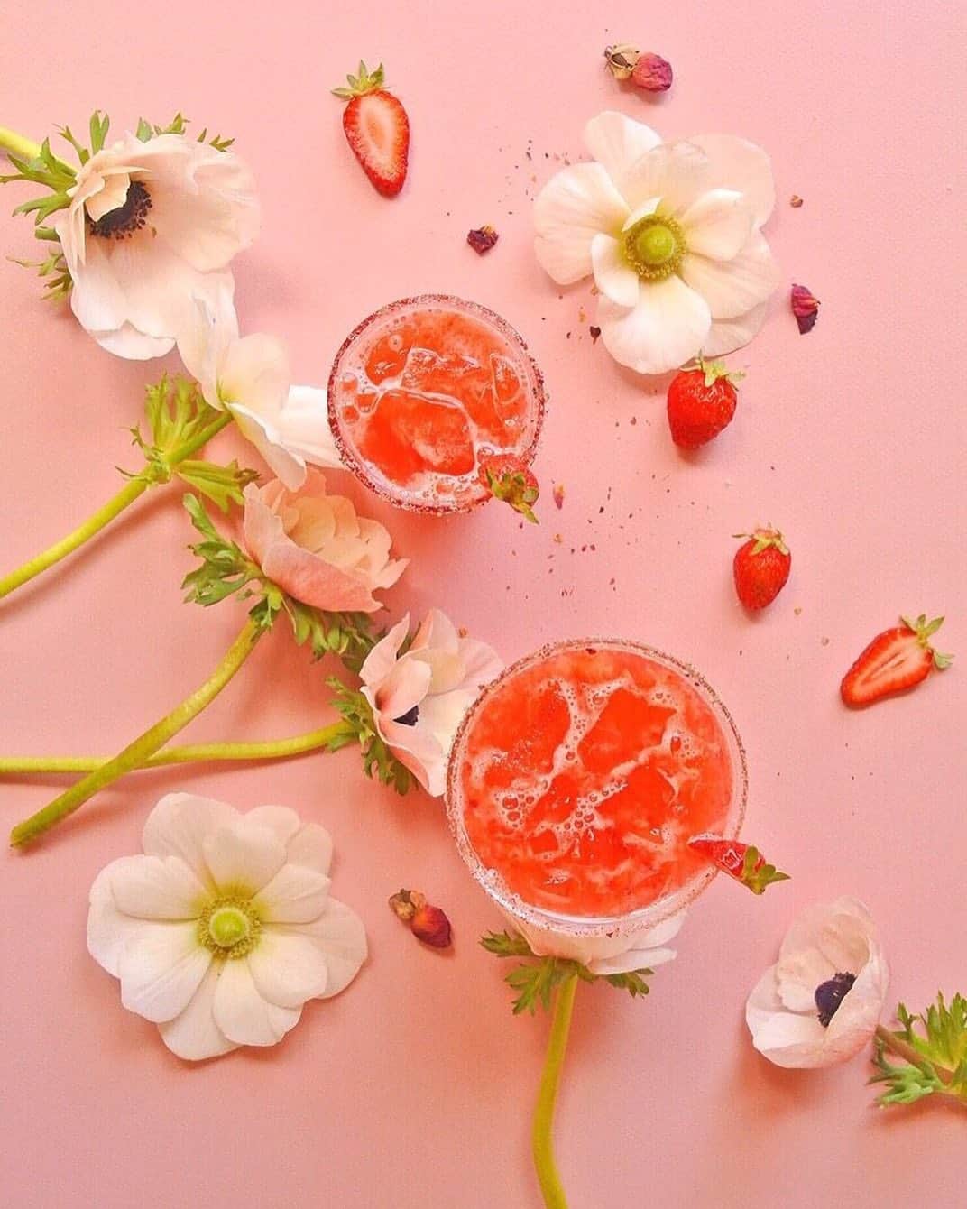 Anthropologieさんのインスタグラム写真 - (AnthropologieInstagram)「Summer, you're the sweetest 🍓 Photo via @decotartelette (link in profile to shop)」6月2日 10時02分 - anthropologie