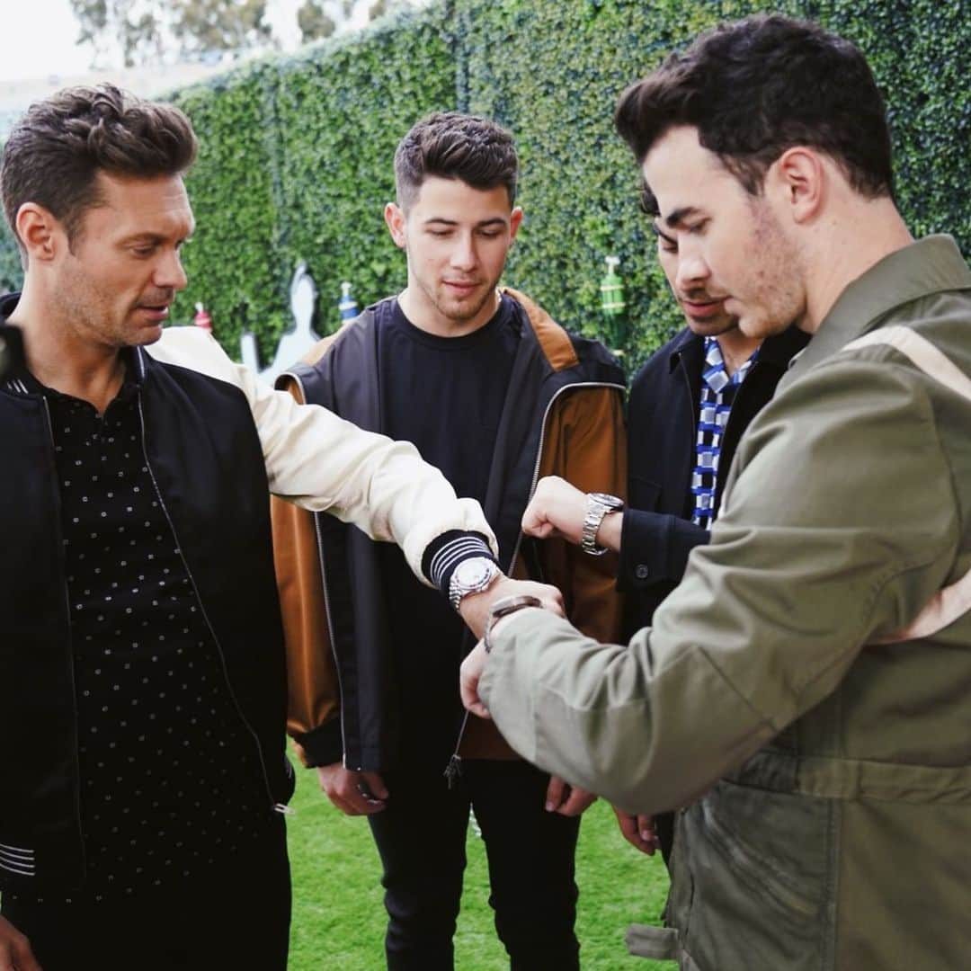 ライアン・シークレストさんのインスタグラム写真 - (ライアン・シークレストInstagram)「Our watches say it’s almost time for #WangoTango. You ready? We are @jonasbrothers」6月2日 10時50分 - ryanseacrest