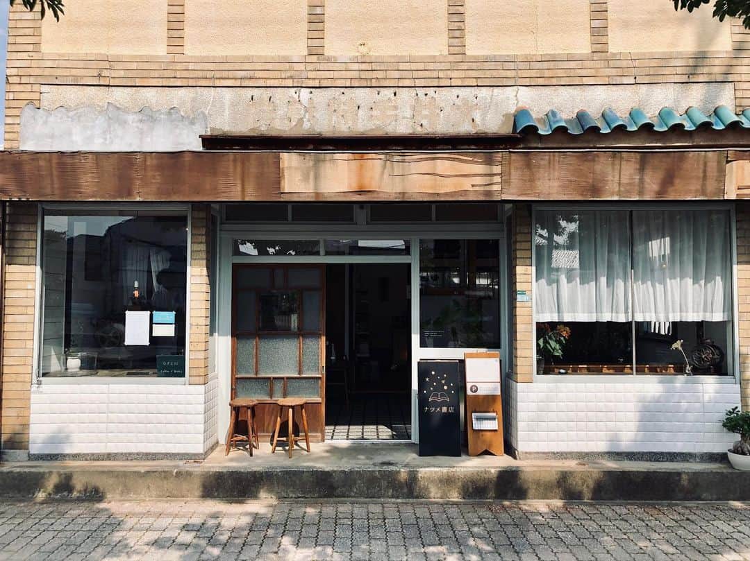 石井輝明さんのインスタグラム写真 - (石井輝明Instagram)「福岡、西戸崎。 漫才ツアーin福岡にご来場いただいた皆様、ありがとうございました。 男性のお客さんや、カップルで来られてる方が多かったですね。 ありがたい限りです。  #sleepcoffeeandroaster #cafe #coffee #カフェ #福岡カフェ #西戸崎カフェ #カフェ芸人 #写真ngみたいなんですが他にお客さんがいなかったので撮らせていただけました #めちゃめちゃ素敵カフェ #福岡はやっぱりすごい #ちょろちょろと今回行ったところあげていきます #次のツアーは名古屋 #名古屋もすごいからなぁ #キリないよなぁ #なぁ」6月2日 10時53分 - comandanteishii