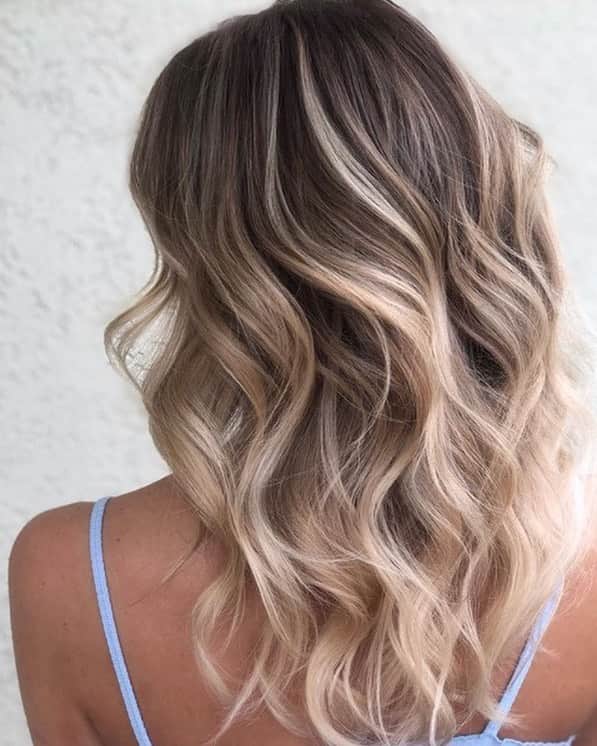 CosmoProf Beautyさんのインスタグラム写真 - (CosmoProf BeautyInstagram)「Our #LTCawards ready #hairoftheday goes to @jessicascotthair for her picture-perfect #foilayage blonde, protected with @joico's #DefyDamage, lifted with #JoicoLightener and toned with @wellahairusa 9/60 & 9/ 9/ pastel & post --- Don't forget to check back tomorrow morning on our #IGstories to vote for your favorite #LTCready look --- #repost #jessicascotthair #redcarpetlook #ltcawardsglam #redcarpetglam」6月2日 10時57分 - cosmoprofbeauty