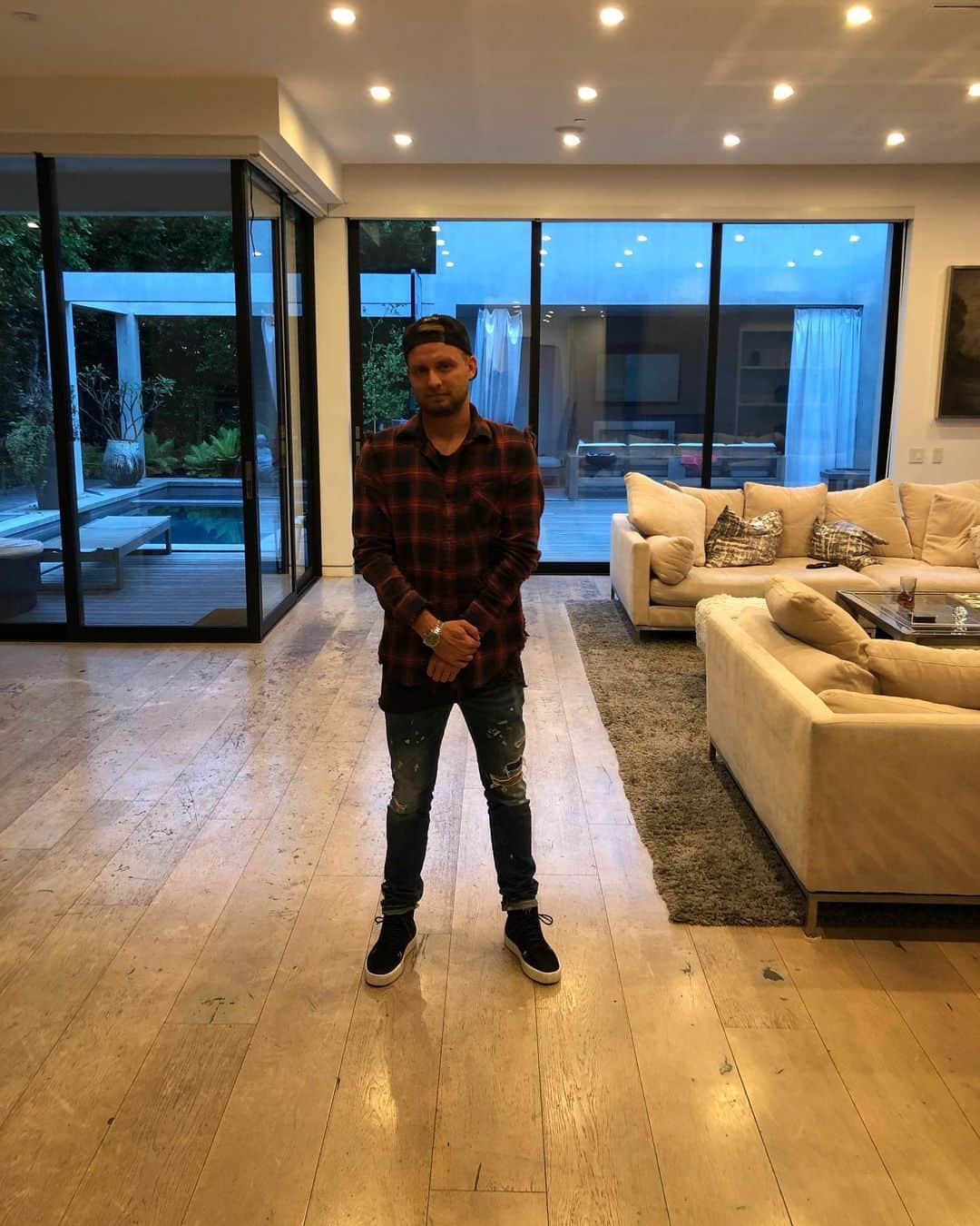 ダニエル・ブロジンスキのインスタグラム：「Chill Mode LA」
