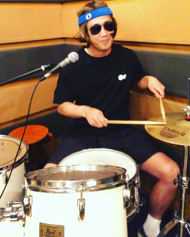 おたこぷーのインスタグラム：「ドラム漫談 #19 R&G(リズム＆ギャグ) #ドラム #お笑い #令和 #おたこぷー #あいみょん #ブロッコリー #彼女 #天草 #福岡 #下北沢 #世田谷区 #ガードアイランド下北沢ウエスト店 #6月 #日曜日 #観たい映画だらけ #プロメア #納豆 #じゃがいも」