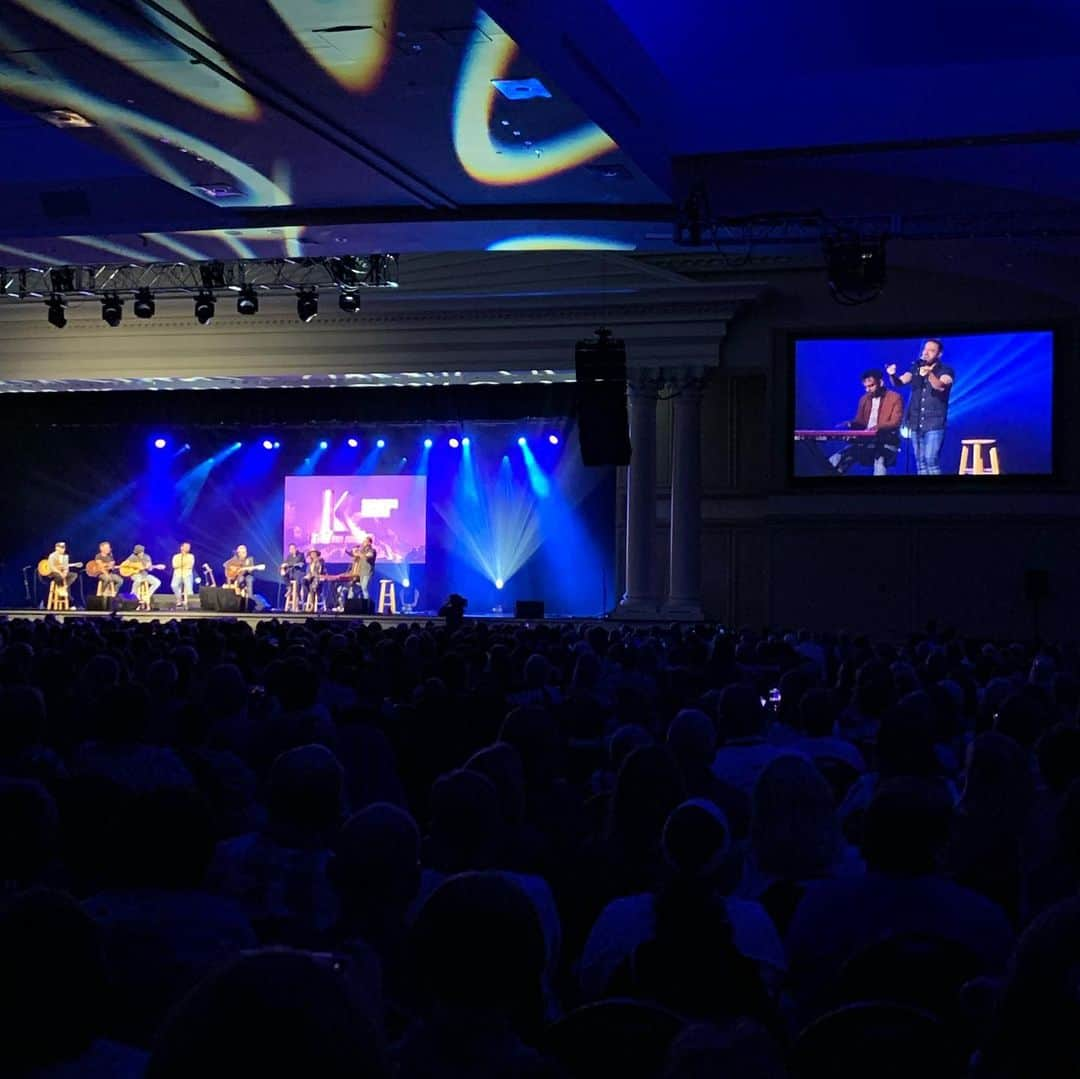 ダニー・ゴーキーさんのインスタグラム写真 - (ダニー・ゴーキーInstagram)「Awesome night singing songs, telling stories & hanging with the fans at the @klovefanawards. Honored to share the stage with @markhallcc @stevencurtischapman  @francescamusic @christomlin」6月2日 12時04分 - dannygokey