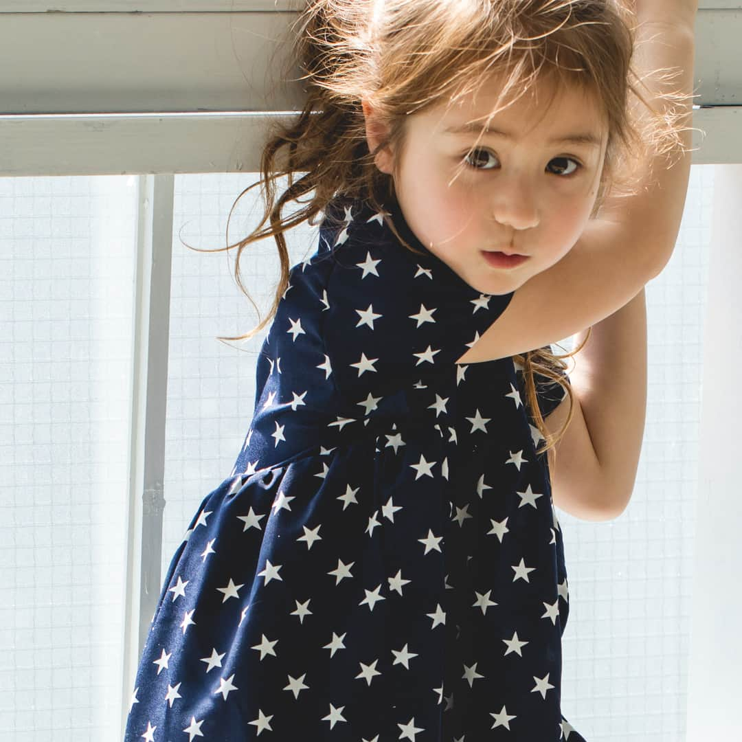 coucou manon フォトイベントをする子供服ブランドさんのインスタグラム写真 - (coucou manon フォトイベントをする子供服ブランドInstagram)「＼✨週末限定価格✨／ 総柄プリント 半袖ワンピース ※WHITEDOT＆STARのみ※ ¥2,000 → ¥1,490  やっほ〜😘マノンだよ💕  本日まで❗❗大人気の総柄ワンピースが２色限定でSpecial Priceだよ✨ STARいっぱいの可愛いワンピースがオトクにゲットできるチャンスを見逃さないで😍  プレゼント企画への応募は1つ前のPOSTから急げ〜☝ 🍭おかげさまで公式LINE@お友だち数10,000人突破🍭  MANONをお得にご利用頂くにはLINE@友だち登録がとってもオススメだよ〜😍 プロフィールのURLをクリック→公式オンラインショプ内のLINE@お友達登録リンクをクリック  MANON LINE@公式アカウントではお友達限定で 👉LINEお友達限定10%OFFクーポン 👉週末限定タイムセールセール 👉新作入荷  等のお得な最新情報をいち早くお届けしますよ❤  #ククマノン #coucoumanon #coucou_manon #キッズ撮影会 #kidscode #kids_japan #キッズ服 #キッズコーデ #キッズファッション #キッズモデル #子供 #子供服 #ギフト #娘コーデ #キッズフォト #ムスメ #親バカ部 #リンクコーデ #親子コーデ #子供服通販 #子供服コーデ #女の子コーデ #男の子コーデ #フォトコンテスト #フォトスタジオ #フォトブース #写真会 #フォトイベント #boheme」6月2日 12時00分 - pairmanon