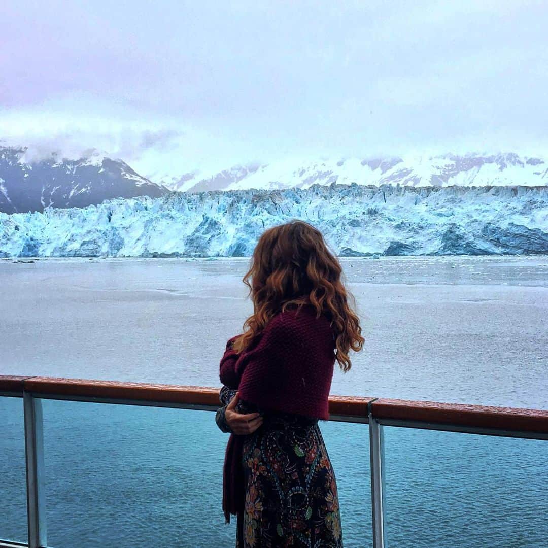 リンジー・ピアースさんのインスタグラム写真 - (リンジー・ピアースInstagram)「Iceberg, right ahead! (Jk it’s a glacier) #hubbardglacier #alaska #yakutat #bkcp」6月2日 12時15分 - lindsayheatherpearce