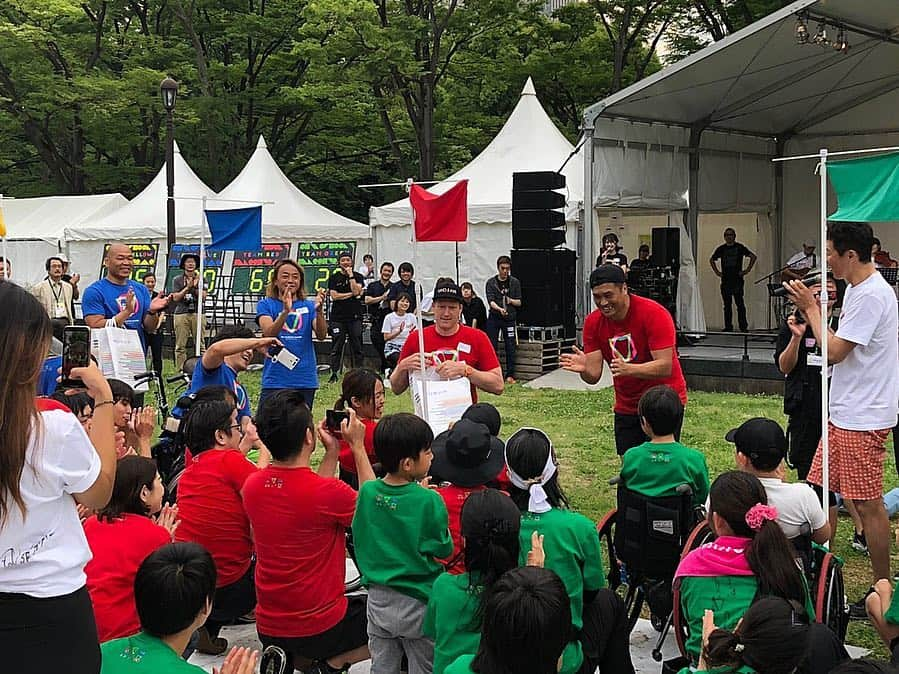 大西将太郎さんのインスタグラム写真 - (大西将太郎Instagram)「昨日はWOWOWのパラリンピック・ドキュメンタリーシリーズWHO I AM発、ユニバーサルスポーツイベント「 ノーバリアゲームズ」を開催！全てのバリアを取っ払って、多様な人たち、他者との理解にスポーツと音楽を活用。最初は名前も顔も知らない人達が、終わる頃には一つのチームになっていた最高のイベントに参加させていただき感謝です！！ しかも、パラリンピアンのレジェンド、車いすバスケ・カナダ代表パトリック・アンダーソンさんと赤チームに参加、皆様の頑張りで優勝まで出来ました🏅嬉しい😃 司会の松岡さん、増田さん、キャストの皆様。楽しかったです。 お疲れ様でした！ そして、何より今までないこの素晴らしいイベントを作り上げてくださいましたWOWOW関係者の皆様と、サポートしてくださいました上智大学の皆様に心より感謝しております。  ありがとうございました。  来年も出演準備OKです🙆‍♂️笑笑  #WhoIam #WOWOW #みんなちがってみんないい」6月2日 12時17分 - shotaro12