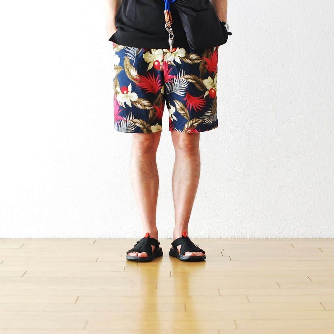 wonder_mountain_irieさんのインスタグラム写真 - (wonder_mountain_irieInstagram)「_ Engineered Garments / エンジニアードガーメンツ “Sunset Short -Hawaiian Floral Java Cloth-” ￥31,320- _ 〈online store / @digital_mountain〉 http://www.digital-mountain.net/shopdetail/000000009174/ _ 【オンラインストア#DigitalMountain へのご注文】 *24時間受付 *15時までのご注文で即日発送 *1万円以上ご購入で送料無料 tel：084-973-8204 _ We can send your order overseas. Accepted payment method is by PayPal or credit card only. (AMEX is not accepted)  Ordering procedure details can be found here. >>http://www.digital-mountain.net/html/page56.html _ #NEPENTHES #EngineeredGarments #ネペンテス #エンジニアードガーメンツ tee→ #KAPTAINSUNSHINE ￥18,360- sandal→ #malibusandal ￥20,520- _ 本店：#WonderMountain  blog>> http://wm.digital-mountain.info/blog/20190602/ _ 〒720-0044  広島県福山市笠岡町4-18  JR 「#福山駅」より徒歩10分 (12:00 - 19:00 水曜定休) #ワンダーマウンテン #japan #hiroshima #福山 #福山市 #尾道 #倉敷 #鞆の浦 近く _ 系列店：@hacbywondermountain _」6月2日 12時25分 - wonder_mountain_