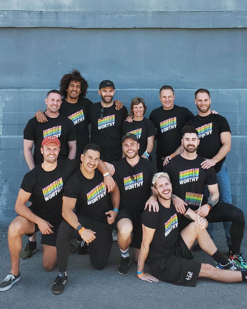 のインスタグラム：「If we look like a derelict high school volleyball team, that's because we are. I've got so much love for this truly random ensemble of friends that I've assembled (blackmailed) to ride with me. If you haven't donated yet you're a monster - link in my bio, bitch! #TeamWorthy」