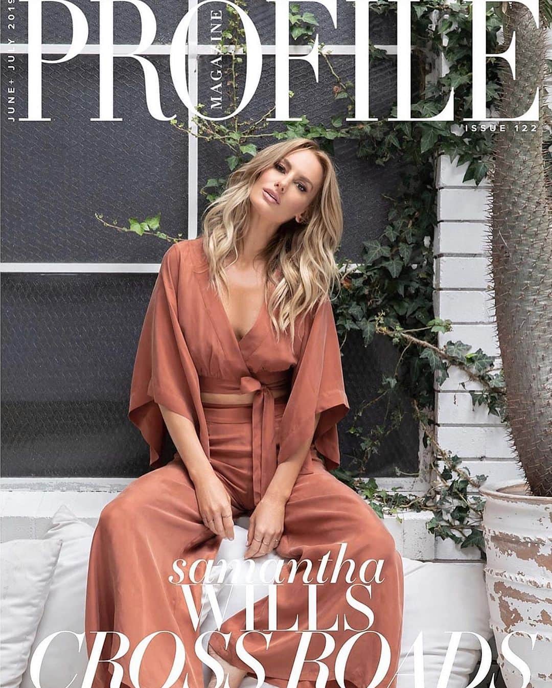 サマンサウィルスのインスタグラム：「I spoke to @profilemagazine about standing at a very unexpected crossroad and making a decision that shocked no one more than myself, fifteen years into my career. ⠀⠀ ⠀⠀ Full interview via link in bio. Thank you to PROFILE for this feature (and cover!) and for the incredible work you do on spotlighting - and bringing together - women in business. -SWx ⠀⠀ ⠀⠀ Photography By @scottehler ⠀⠀ Hair and Makeup By @maxmade」
