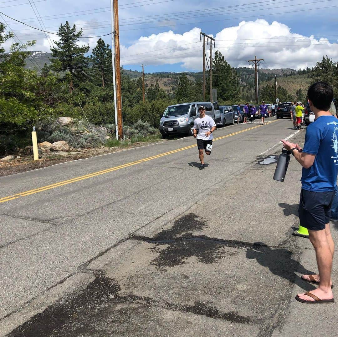 ジェイコブ・ダルトンさんのインスタグラム写真 - (ジェイコブ・ダルトンInstagram)「178 miles between all of us! What an awesome team and what an awesome 2 days of running. 2 hrs of sleep and too many miles but well worth it! Big shout out to our entire team! You guys killed it!  #renotahoeodyssey #rto」6月2日 12時28分 - jake_dalton