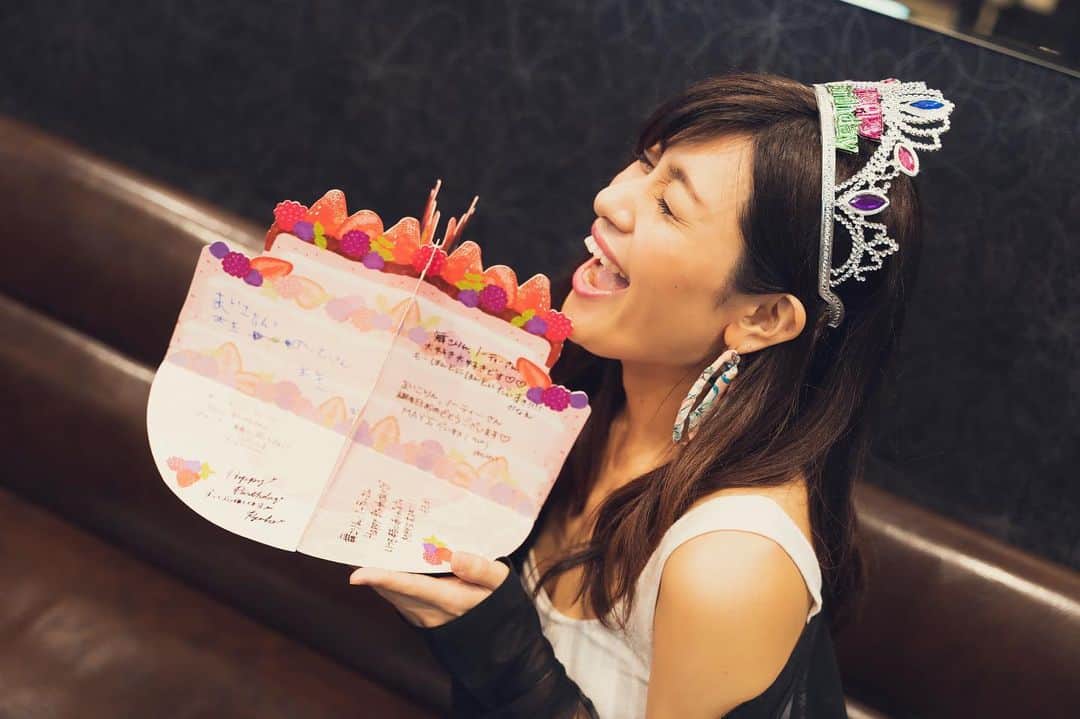 片桐舞子さんのインスタグラム写真 - (片桐舞子Instagram)「Princessにしてもらった👸✨ . 改めて、誕生日のお祝い皆様ありがとう!! コメントもPostも、私からの❤️は「見てるよ、ありがとう」の気持ちなので、みんなも受け取ってくれてたら嬉しいです😘 . ❤️❤️❤️❤️❤️」6月2日 12時29分 - mays_maiko