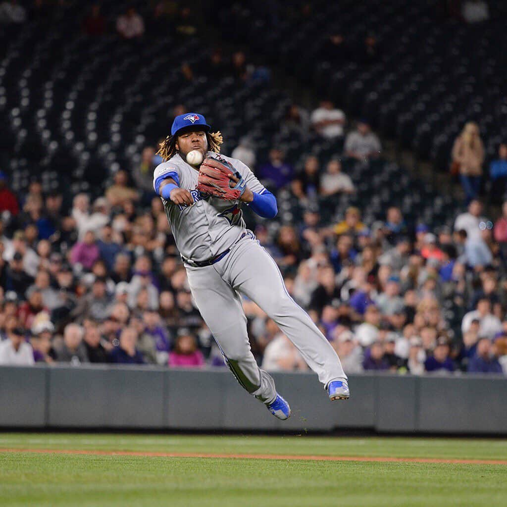 トロント・ブルージェイズさんのインスタグラム写真 - (トロント・ブルージェイズInstagram)「Look Ma, no glove! #LetsGoBlueJays」6月2日 12時37分 - bluejays