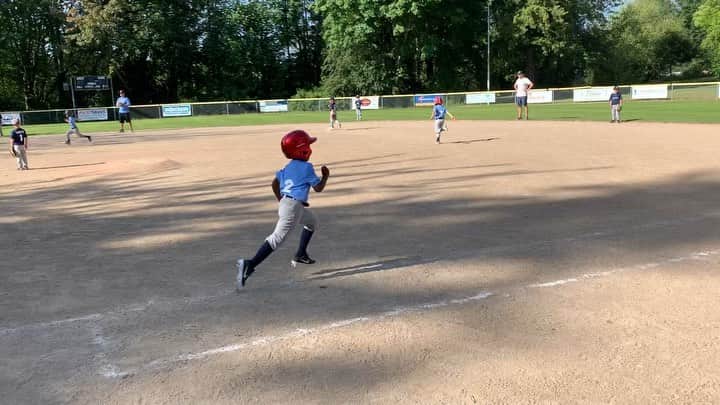 ラッセル・ウィルソンのインスタグラム：「3 for 3 today and looking like Jeter.」