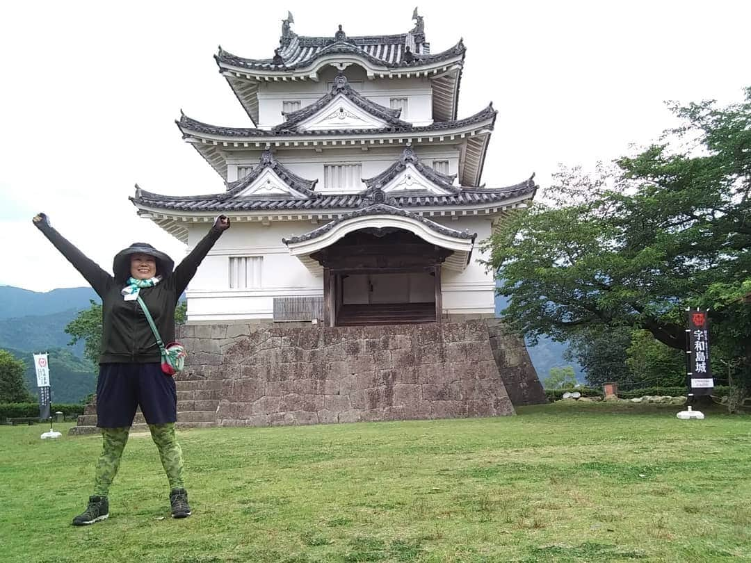 ぢゃいこさんのインスタグラム写真 - (ぢゃいこInstagram)「愛媛の想い出～宇和島編 ①松山～宇和島へ ②お墓参りサバイバル ③南楽園 ④しょうぶ園 ⑤約30年ぶりの電動カー ⑥宇和島城 ⑦河内屋蒲鉾 ⑧ヨーデル店内 ⑨アンパンマン列車 ⑩列車内でクレープ #愛媛　#宇和島　#帰省 #南楽園　#宇和島城 #河内屋蒲鉾　#ヨーデル　#クレープ #アンパンマン列車」6月2日 12時56分 - dyaimeshi