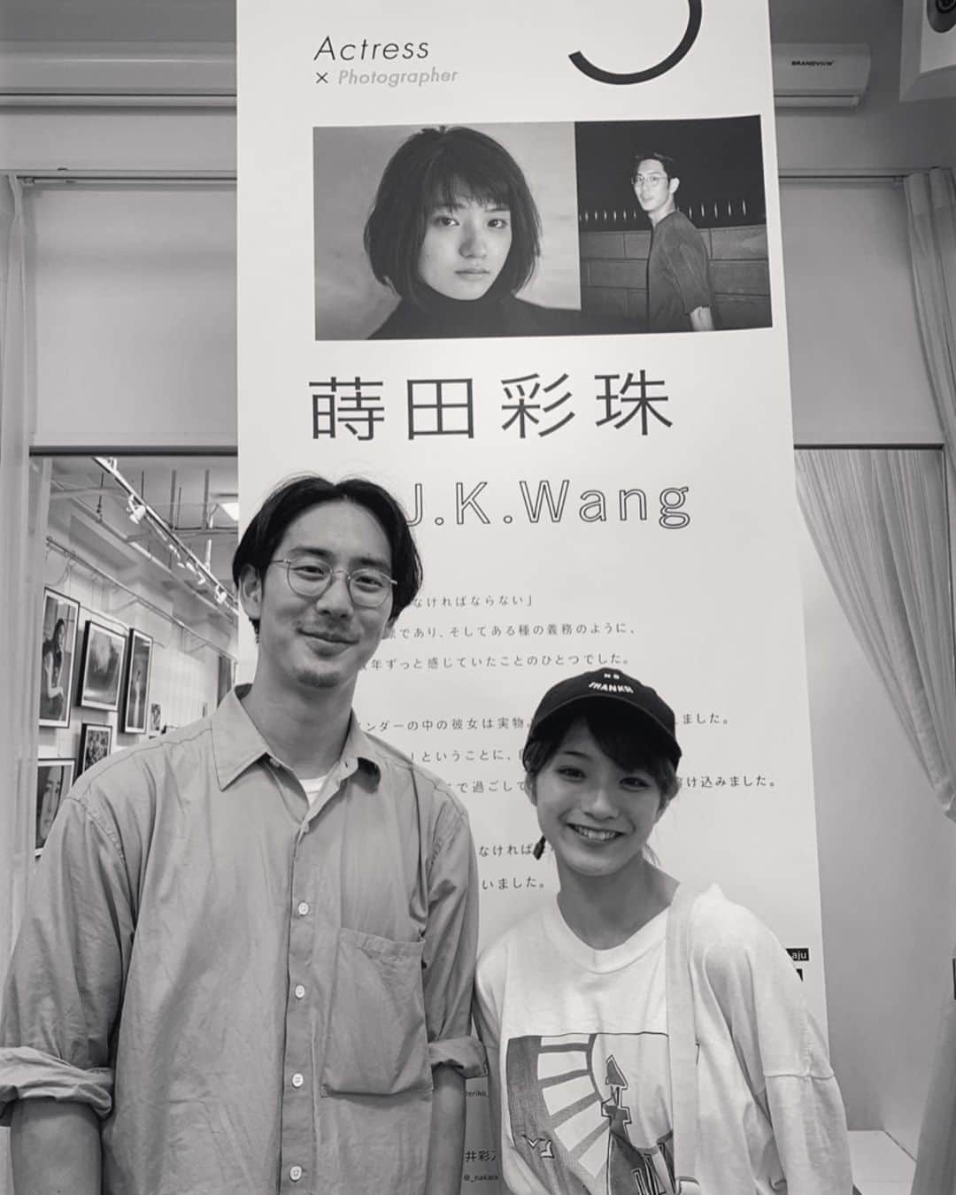 蒔田彩珠さんのインスタグラム写真 - (蒔田彩珠Instagram)「☺︎︎ 『 私が撮りたかった女優展 』 お邪魔させていただきました。 今回撮影してくださったJ.K.Wangさんにも お会いすることが出来ました！  とても素敵な雰囲気で、 展示されている写真全てが私そのものでした。  是非、足を運んでみてください😆  #私が撮りたかった女優展 #jkwang さん」6月2日 12時49分 - makita_aju