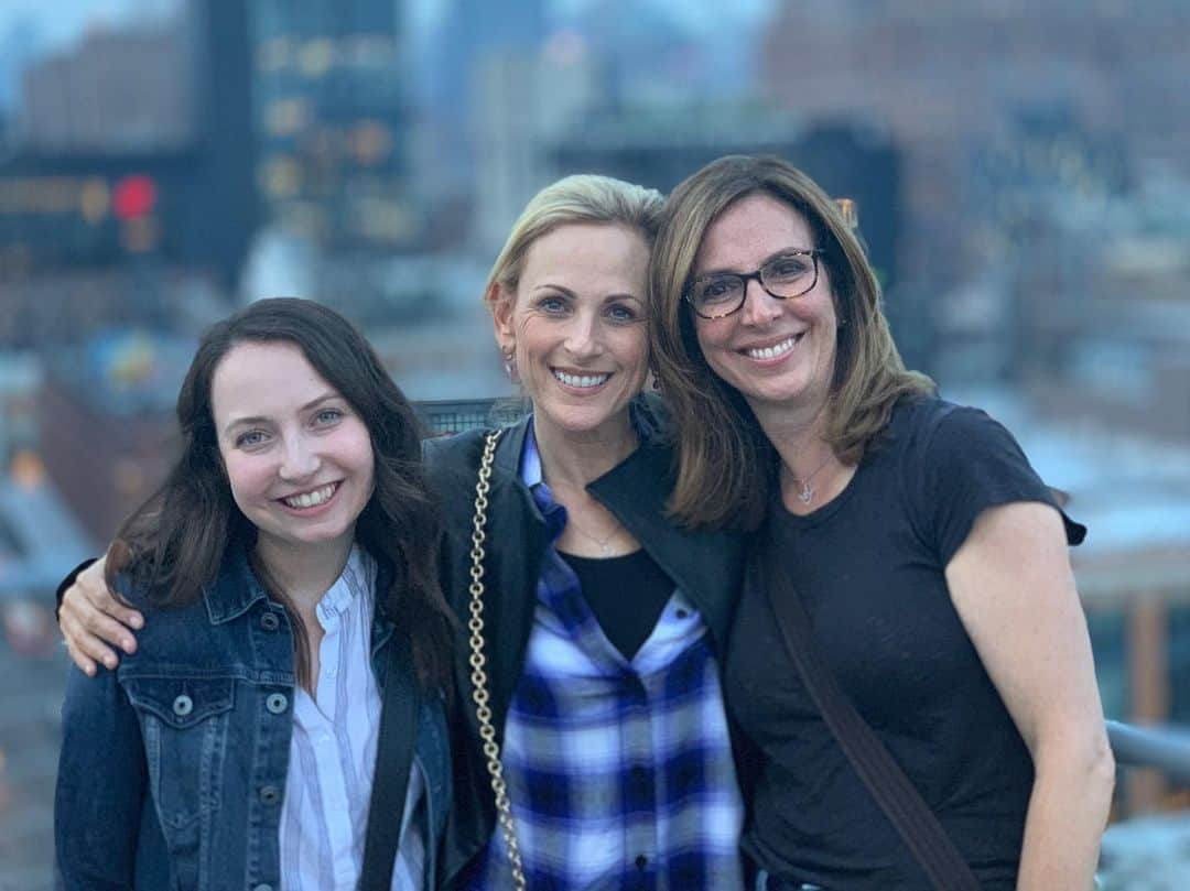 マーリー・マトリンさんのインスタグラム写真 - (マーリー・マトリンInstagram)「In NYC right now for a quick trip...had the luxury to spend some time with these beauties, Alexis and Leah...then we headed over to Whitney Museum in which you MUST go and see. One in particular, Christine Kim’s work on the 5th floor...astounding art work. Powerful. Truthful. Empowering. Emotional. Raw. Point on. Authentic. Powerful. Educational. Rage. Thank you @chrisunkim! @alexis.kashar @leahkashar @jackjason #deafrage @whitneymuseum」6月2日 12時50分 - themarleematlin