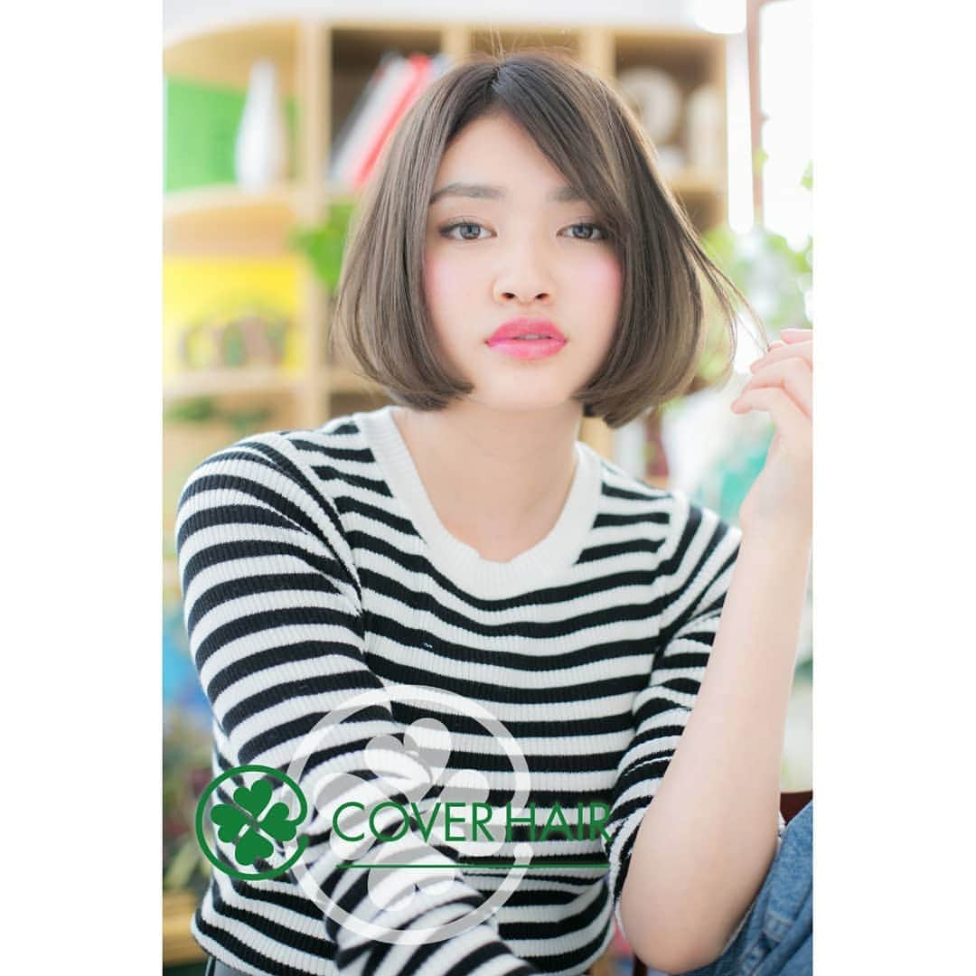 浦和の美容室、美容院｜COVER HAIRカバーヘアーさんのインスタグラム写真 - (浦和の美容室、美容院｜COVER HAIRカバーヘアーInstagram)「『大人クラシカル…小顔前下がりボブ』 ・ カバーヘアー COVER HAIR bliss 戸田公園店 ・ 戸田公園西口徒歩30秒 埼玉県戸田市本町4-16-17　熊木ビル1F TEL:048-420-6022 ・ http://www.cover-s.jp/todakoen/ ・ Styling coverhair group COVER HAIR bliss 北浦和店 棟方 千捺 @chinatsu_67 ・ Produce by Tanimoto kazunori @lupin_1969 @kazu_tanimoto ・ 大宮・浦和を中心に #美容室 #美容院 を10店舗展開するカバーヘアー ・ 戸田公園の美容院・美容室なら #戸田公園美容室bliss戸田公園店 #戸田公園美容院bliss戸田公園店 ・ 私たちは #ヘアスタイル を通してお客様の毎日の幸せを【COVER】する存在でありたい。 ・ あなたの好みに合わせてスタイルを選べる #ヘアカタ ・ #ミディアム から #ロング までOK！ #ゆるふわパーマ がかわいい♪ ・ やっぱり #ボブ がかわいい♪ #ボブヘアスタイル ☺ ・ 外国人風♪ランダム #ふんわりカール で大人可愛い #ショートヘア ☺ ・ #カット はお客様のライフスタイルに合わせた再現性の高いデザインを大切にしています☺✂ ・ #ゆるふわ感 #リッジ感 #ボリューム感 など、様々な質感の #パーマ が選べます☺ ・ 乾かすだけで“簡単にキマル”“パサつき知らず”“驚きの艶”を叶える #デジタルパーマ ☺ ・ #縮毛矯正 でトリートメントみたいな #ストレート を実現☺ ・ #アプリエカラー でダブルカラーをしなくても外国人のような透明感のある髪の毛が手に入ります☺ #アプリエ ・ #アディクシーカラー はこのカラーでしか出せない色味をたっぷり存分に味わうことができます☺ #アディクシー ・ #美容室求人 #美容院求人 一緒に働ける仲間を募集しています☺ ・ #美容師募集 社保完備で高待遇。人気サロンなので新規のお客様も多数来店☺ ・ #スタイリスト募集 「このサロンのスタッフでよかった！」周りに自慢したくなる環境です☺ ・ #アシスタント募集 成長する自分を楽しみながら、がんばれる。自分のサロンが大好きになる☺ ・ クーポンはこちら⇒http://www.cover-s.jp/todakoen/campaign/」6月2日 12時59分 - coverhair