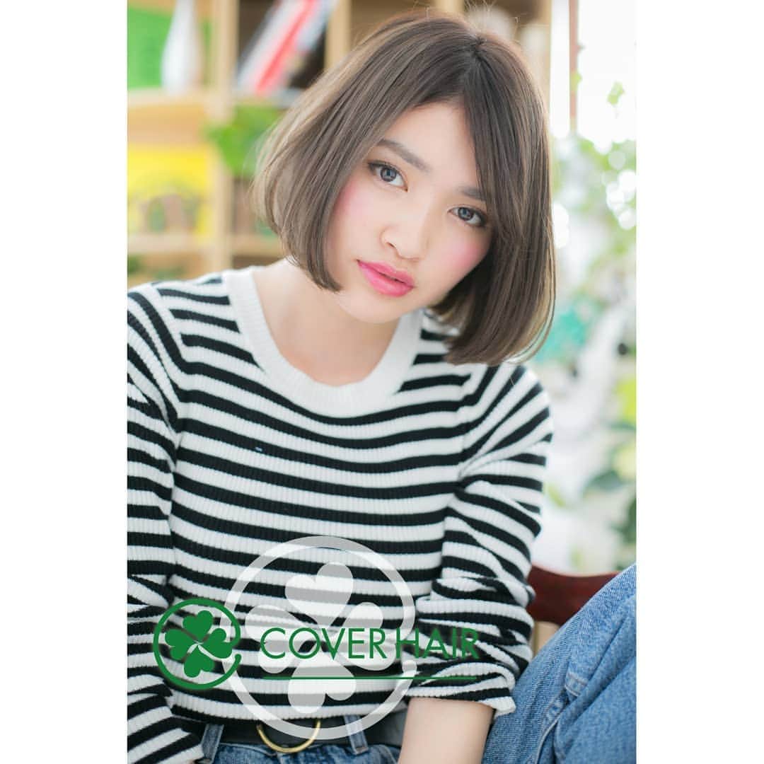 浦和の美容室、美容院｜COVER HAIRカバーヘアーさんのインスタグラム写真 - (浦和の美容室、美容院｜COVER HAIRカバーヘアーInstagram)「『大人クラシカル…小顔前下がりボブ』 ・ カバーヘアー COVER HAIR bliss 戸田公園店 ・ 戸田公園西口徒歩30秒 埼玉県戸田市本町4-16-17　熊木ビル1F TEL:048-420-6022 ・ http://www.cover-s.jp/todakoen/ ・ Styling coverhair group COVER HAIR bliss 北浦和店 棟方 千捺 @chinatsu_67 ・ Produce by Tanimoto kazunori @lupin_1969 @kazu_tanimoto ・ 大宮・浦和を中心に #美容室 #美容院 を10店舗展開するカバーヘアー ・ 戸田公園の美容院・美容室なら #戸田公園美容室bliss戸田公園店 #戸田公園美容院bliss戸田公園店 ・ 私たちは #ヘアスタイル を通してお客様の毎日の幸せを【COVER】する存在でありたい。 ・ あなたの好みに合わせてスタイルを選べる #ヘアカタ ・ #ミディアム から #ロング までOK！ #ゆるふわパーマ がかわいい♪ ・ やっぱり #ボブ がかわいい♪ #ボブヘアスタイル ☺ ・ 外国人風♪ランダム #ふんわりカール で大人可愛い #ショートヘア ☺ ・ #カット はお客様のライフスタイルに合わせた再現性の高いデザインを大切にしています☺✂ ・ #ゆるふわ感 #リッジ感 #ボリューム感 など、様々な質感の #パーマ が選べます☺ ・ 乾かすだけで“簡単にキマル”“パサつき知らず”“驚きの艶”を叶える #デジタルパーマ ☺ ・ #縮毛矯正 でトリートメントみたいな #ストレート を実現☺ ・ #アプリエカラー でダブルカラーをしなくても外国人のような透明感のある髪の毛が手に入ります☺ #アプリエ ・ #アディクシーカラー はこのカラーでしか出せない色味をたっぷり存分に味わうことができます☺ #アディクシー ・ #美容室求人 #美容院求人 一緒に働ける仲間を募集しています☺ ・ #美容師募集 社保完備で高待遇。人気サロンなので新規のお客様も多数来店☺ ・ #スタイリスト募集 「このサロンのスタッフでよかった！」周りに自慢したくなる環境です☺ ・ #アシスタント募集 成長する自分を楽しみながら、がんばれる。自分のサロンが大好きになる☺ ・ クーポンはこちら⇒http://www.cover-s.jp/todakoen/campaign/」6月2日 12時59分 - coverhair