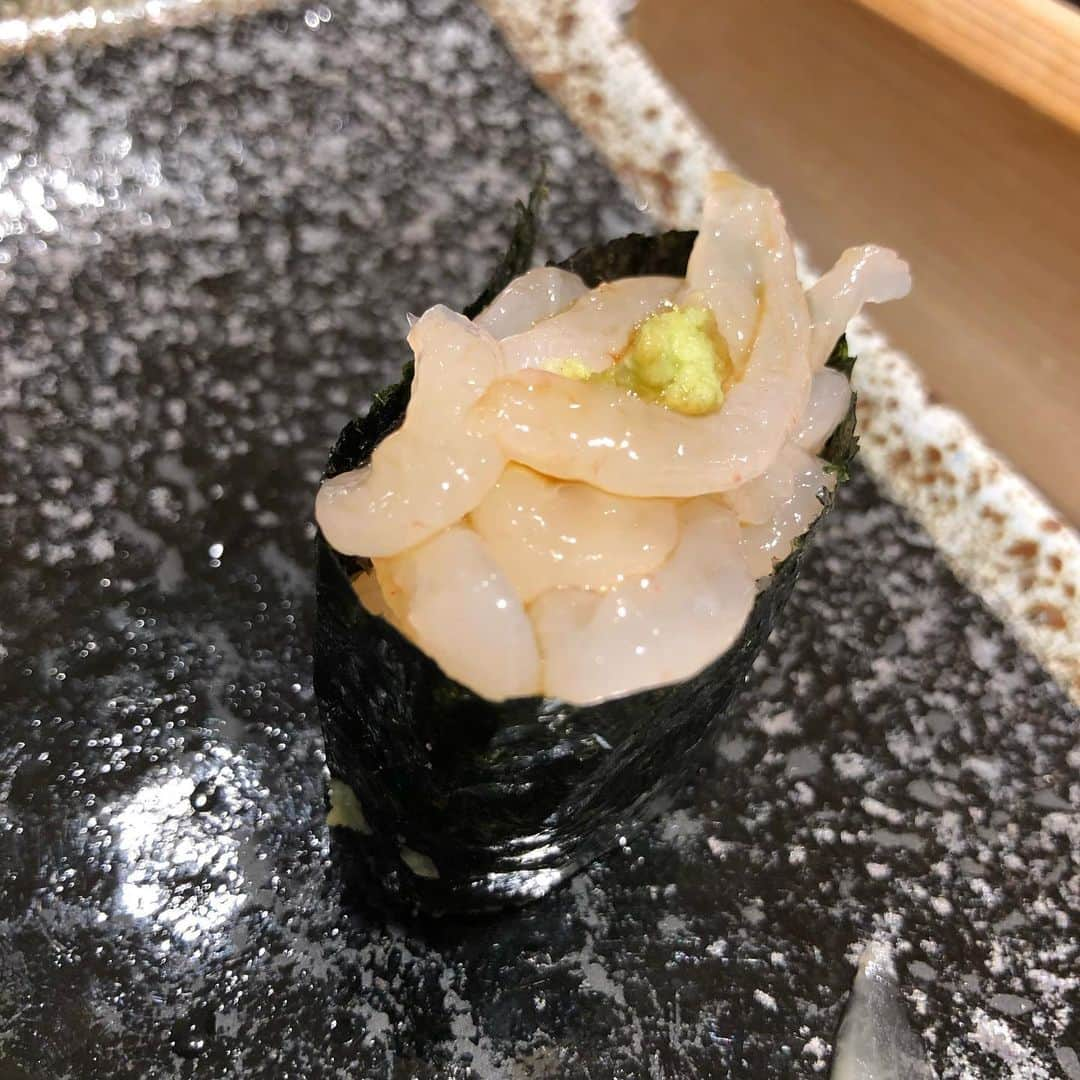 工藤采佳さんのインスタグラム写真 - (工藤采佳Instagram)「会食。美味しすぎた🤤🍣✨ せっかくなので記念にアップします😋 江戸前はほとんど初めてで締めに頂いたこはだ🐟 もう一回食べたかった〜。 ちなみに中トロは、わがまま言っておかわり🙏 とっても幸せな時間でした！ごちそう様でした！ . . . . . #江戸前寿司#広尾#東京#握り#寿司 #うに#いくら#中とろ#こはだ #白えび#車海老#生牡蠣 #とうもろこしのかき揚げ #海老とアボガドのサラダ #穴子の白焼き#万願寺とうがらし #飯テロ#日本食#最高#豪華#美味 #japanesefood#shusi #instafood#amazing」6月2日 13時01分 - kudo__ayaka