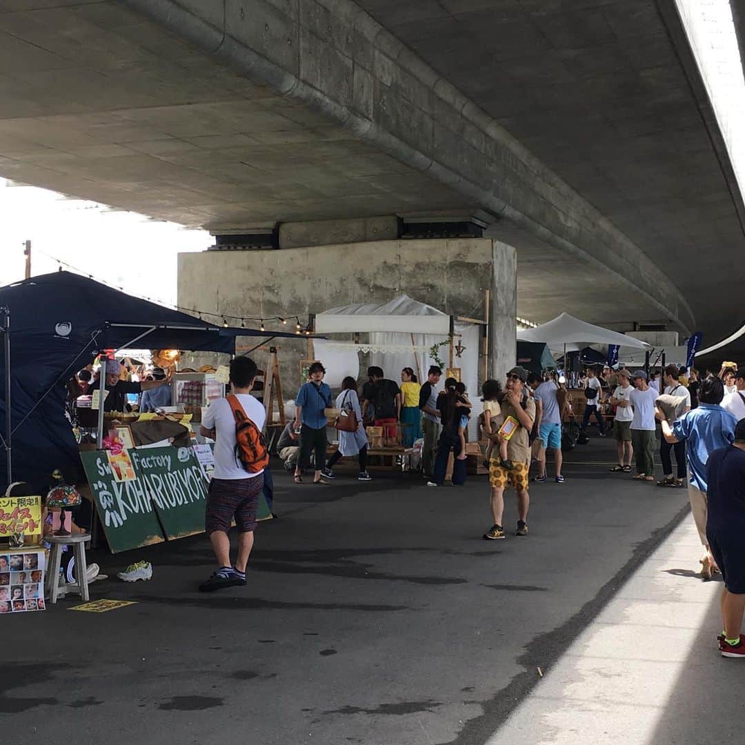 be-o編集部さんのインスタグラム写真 - (be-o編集部Instagram)「Okinawa E-Motion最終日！ be-oブースでは無料でネイル.肌診断.セルフメイク.占い やってます✨  フードフレアも沢山の人で賑わってます🍔🌭🚌 @beo.okinawa  @okinawa_emotion @okinawafoodflea  #beauty #okinawa #beo #ビオ #フライングサマー2019 #okinawafoodflea」6月2日 13時13分 - beo.okinawa
