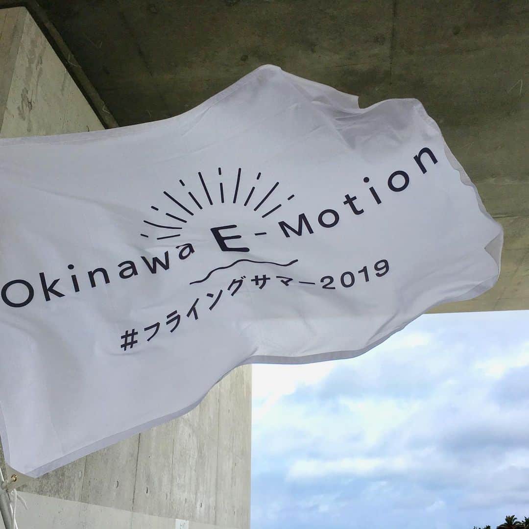 be-o編集部さんのインスタグラム写真 - (be-o編集部Instagram)「Okinawa E-Motion最終日！ be-oブースでは無料でネイル.肌診断.セルフメイク.占い やってます✨  フードフレアも沢山の人で賑わってます🍔🌭🚌 @beo.okinawa  @okinawa_emotion @okinawafoodflea  #beauty #okinawa #beo #ビオ #フライングサマー2019 #okinawafoodflea」6月2日 13時13分 - beo.okinawa
