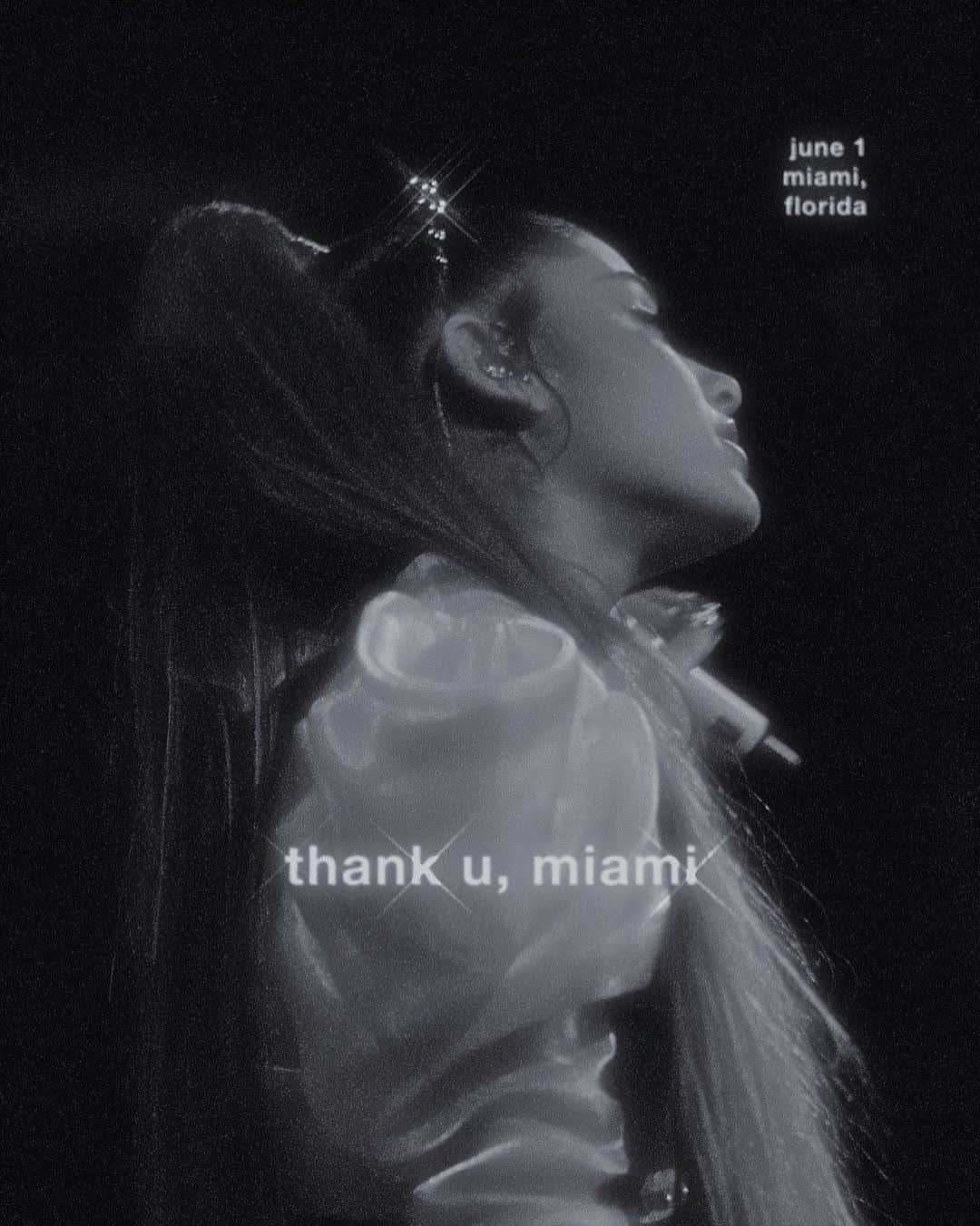 アリアナ・グランデさんのインスタグラム写真 - (アリアナ・グランデInstagram)「home 🖤 thank u for two beautiful nights」6月2日 13時12分 - arianagrande