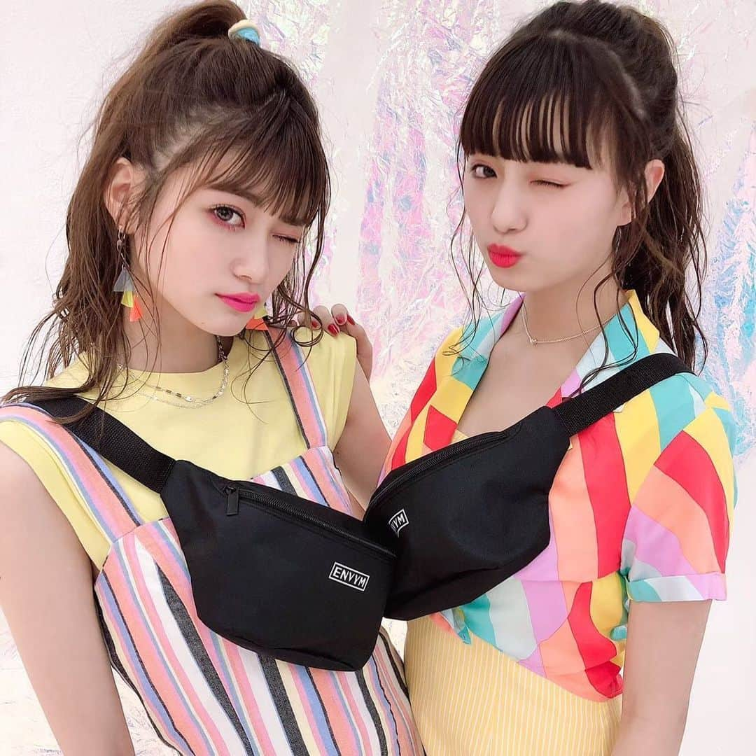 Popteenさんのインスタグラム写真 - (PopteenInstagram)「7月号の付録は、Popteen付録史上初のウエポ💖💖 モデルからも大人気のブランドENVYM(アンビー)と初コラボ😆💕長さ調節もできるから、ファッションや身長に合わせて使えるよ✨ 売り切れる前にGETしてね🌈 #popteen#7月号#付録#envym #ウエストポーチ#ウエポ#雑誌付録#付録超えのクオリティ#夏バッグ#めるる#のあにゃん#夏服#夏休み#おしゃれ#トレンドコーデ#トレンドファッション#のあめる」6月2日 13時19分 - popteen_official