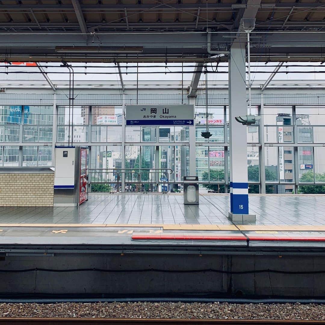 片山正通さんのインスタグラム写真 - (片山正通Instagram)「そろそろ東京へ帰ります。@ JR岡山駅 ( 新幹線 ) Time to head back to Tokyo. @ JR Okayama Station( bullet train platform)」6月2日 13時29分 - masamichi_katayama