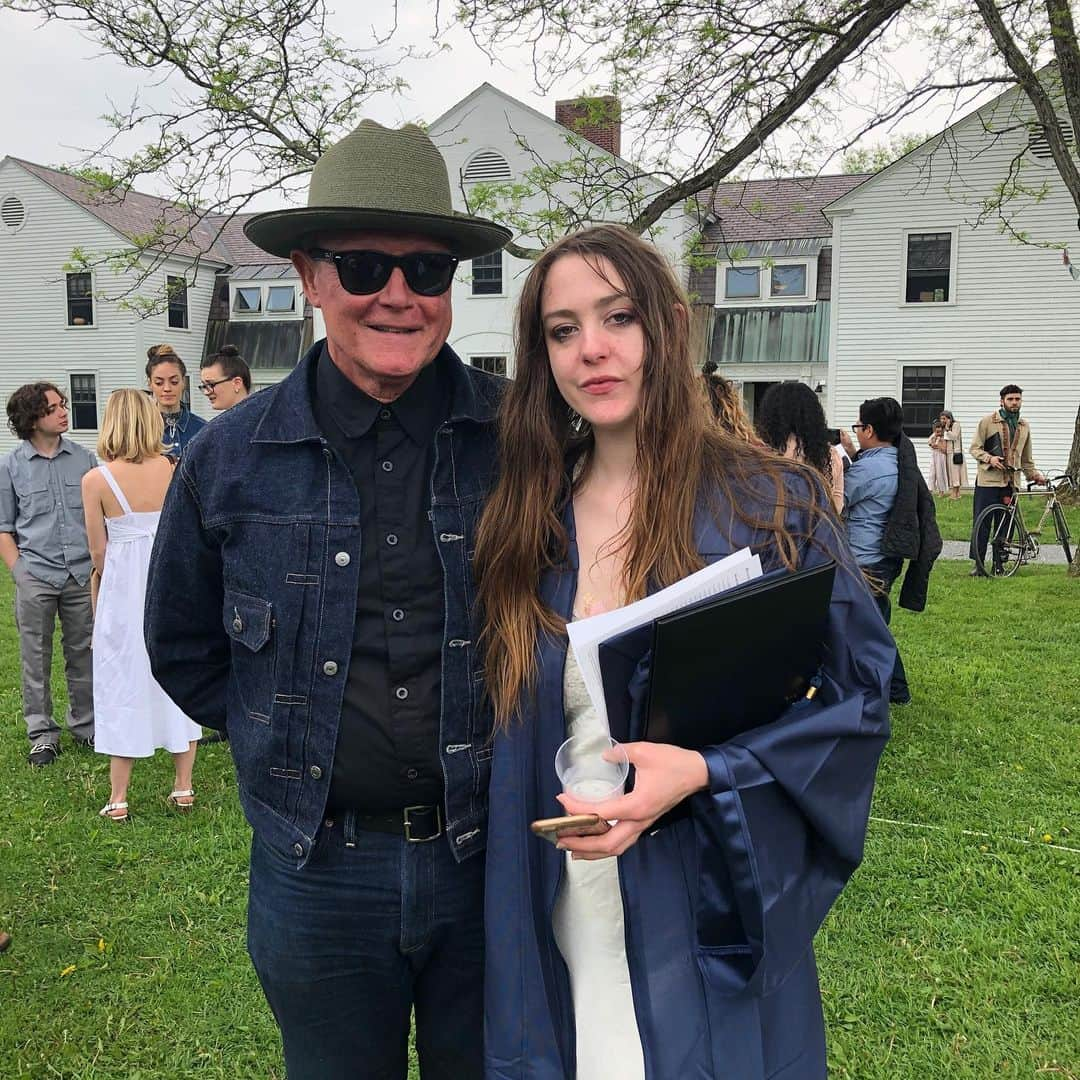 ロバート・パトリックさんのインスタグラム写真 - (ロバート・パトリックInstagram)「I do not know who shot this video of my son singing the national anthem at his high school graduation today, but I am grateful! My wife and family were there to see it, I was there in spirit. I was in Vermont at my daughters graduation from Bennington College and I was overwhelmed with pride and so happy for her accomplishment! She earned her Bachelor of Arts degree. I was able to watch my sons graduation on a live feed. Barbara and I found out our children were graduating the same day a while back. So I, being on my Harley-Davidson for Rolling Thunder,  requested the honor to be with my daughter and Barbara was able to see our son graduate. Divide and conquer. It was a big day for the Patrick family. Thankful, blessed and humbled by my children and what they have accomplished. To all the families out there that are watching there children graduate, congratulations! Hard work, dedication, resolve, focus, achievement, and accomplishment of goals! God bless! #keepyoureyeontheprize #blessed #goals #achievement」6月2日 13時33分 - ripfighter