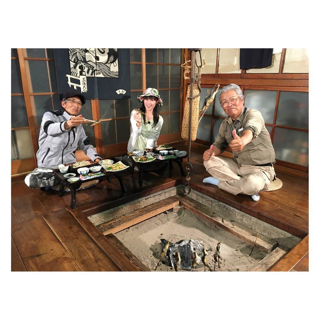 柳野玲子さんのインスタグラム写真 - (柳野玲子Instagram)「次回の釣りビジョン「参るぞ狼」は🐟 自然をとことん満喫してきました^ ^✨ 透明度の高い川からは鮎やヤマメが心地よさそうに泳いでいたり、山では山菜を採って天ぷらにしたり、野生動物をたくさん見たり… 最高に癒されました(*´꒳`*) 6月6日（木）22時〜初回放送、他 お楽しみに💓 #釣りビジョン #参るぞ狼 #ロケ #釣り #栃木県 #大芦川 #大芦川自然クラブ #関谷忠一 さん #とちぎ釣り大使 #自然 #大自然 #癒し #癒しスポット #マイナスイオン #パワースポット #鮎 #ヤマメ #山菜 #山菜採り #山菜の天ぷら #竹細工 #コケ玉 #山 #川 #野生動物 #五感磨き」6月2日 13時37分 - yanaginoreiko