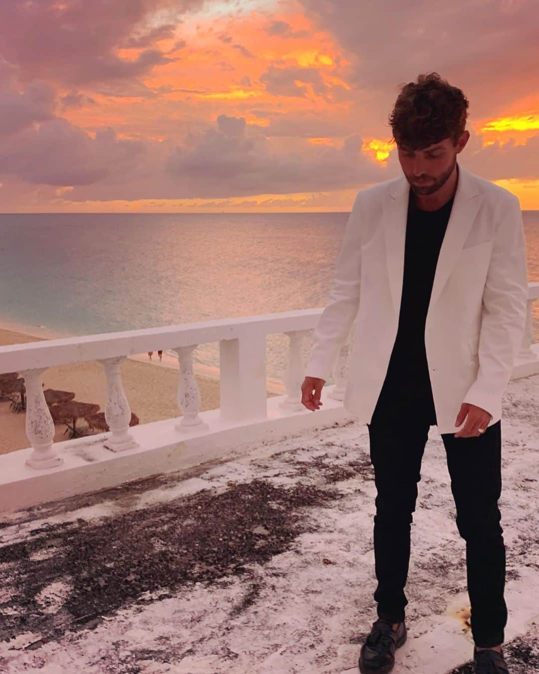 ティモウェイランドさんのインスタグラム写真 - (ティモウェイランドInstagram)「Double-breasted brights & other highlights from the British West Indies... with @thebeff in Anguilla for #Stelby 🇦🇮」6月2日 13時39分 - timoweiland