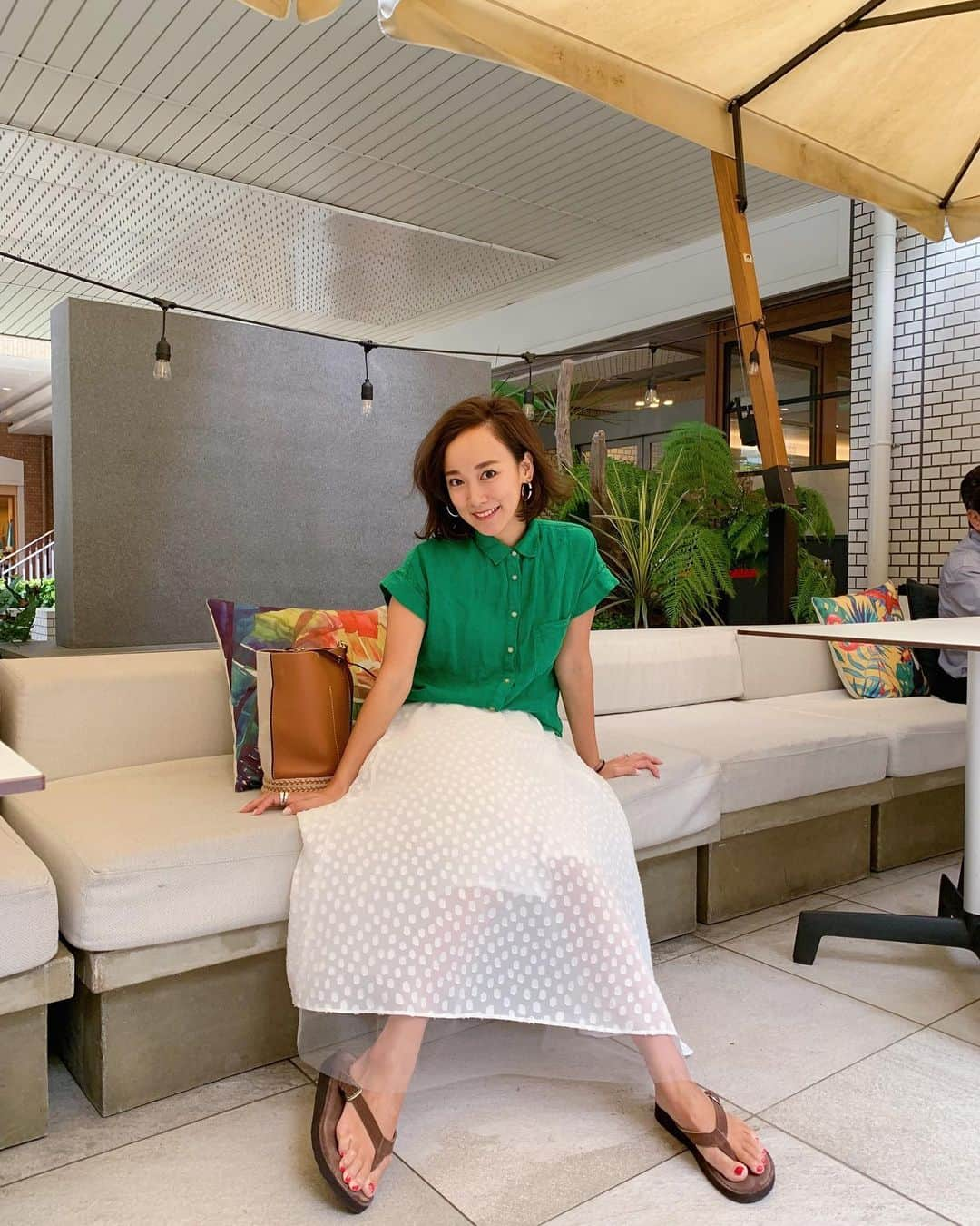 村上沙織さんのインスタグラム写真 - (村上沙織Instagram)「tulle dot skirtのwhiteも残り3点となりましたー🙇‍♀️♥️質問コーナーでも頂いていたtopsですが、長めでも短めでもどちらでも可愛いと思います♥️ ・ この日はZARAのtopsを合わせてみました🐸 #rosymonster #ootd」6月2日 13時50分 - rosysaorimonster