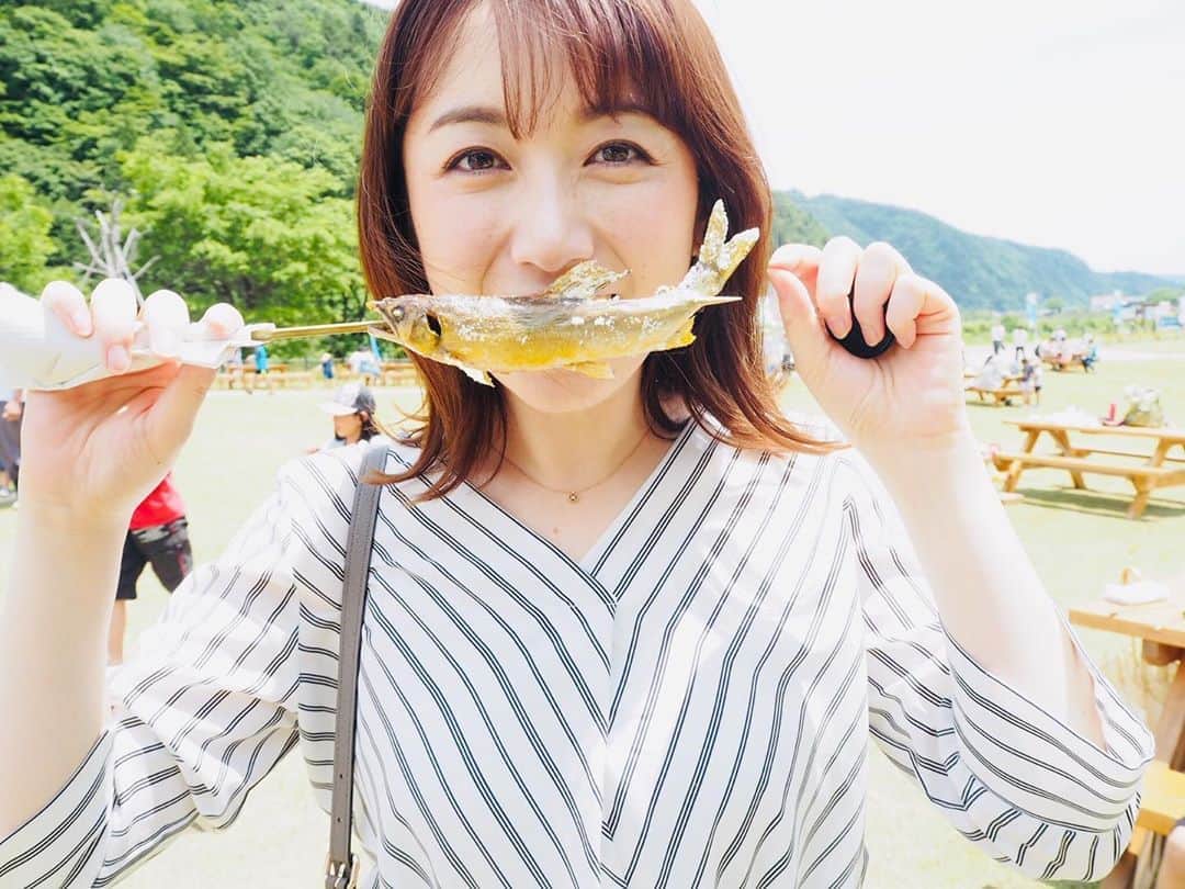 上山真未さんのインスタグラム写真 - (上山真未Instagram)「きょう6/2、郡上で鮎釣りが解禁🐟✨ ということで、わたしは地元で鮎を食べました！おいし〜❤️ #上山真未 #鮎」6月2日 13時55分 - ueyama_mami
