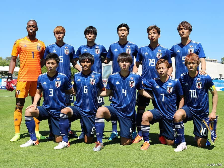 日本サッカー協会さんのインスタグラム写真 - (日本サッカー協会Instagram)「📸Match Photos U-22日本代表は現地時間6月1日(土)、フランスで行われている第47回トゥーロン国際大会の初戦でU-20イングランド代表と対戦しました。前半から相手を圧倒していたU-22日本代表でしたが、1点を先制される苦しい展開になります。それでも、後半に2ゴールを奪って逆転すると、終盤の相手の猛攻にも耐え抜き、白星スタートを切りました。 ・ GK 1 #オビパウエルオビンナ DF 2 #古賀太陽 DF 3 #椎橋慧也 DF 5 #大南拓磨 DF 15 #岡崎慎 MF 4 #田中碧 MF 6 #長沼洋一 MF 7 #伊藤達哉 → 89' MF 13 #岩崎悠人 MF 10 #神谷優太 MF 19 #舩木翔 FW 9 #小川航基 ・ #横内昭展 監督代行 ・ 🏆第47回トゥーロン国際大会 2019 6/1 2-1 イングランド🏴󠁧󠁢󠁥󠁮󠁧󠁿 6/4 vs チリ🇨🇱 6/8 vs ポルトガル🇵🇹 ・ #daihyo #jfa」6月2日 14時20分 - japanfootballassociation