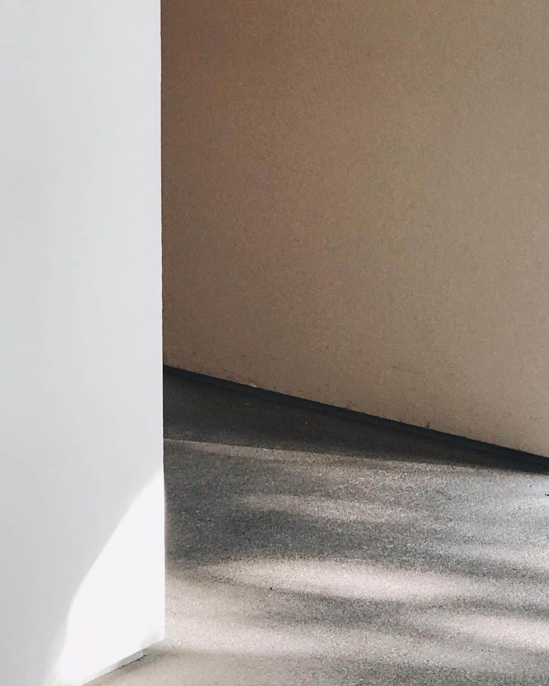 Veronica Halimさんのインスタグラム写真 - (Veronica HalimInstagram)「Lights — #truffypi #truffypieats #truffypiinjapan #kuzukiri #japanesesweets #light #afternoontea #wagashi #interior #architecture #minimal #space #tokyoguide #hiroshisugimoto」6月2日 14時20分 - truffypi