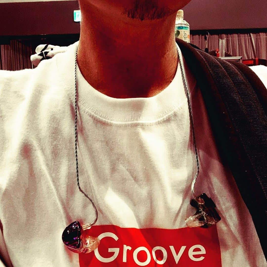 鈴木渉さんのインスタグラム写真 - (鈴木渉Instagram)「‪恥ずかしいと言いつつ現場に着てきたGroove Tシャツ、、、本日も演奏出来ること‬に感謝を込めて。‬ ‪#groove #westone #EAS30‬」6月2日 14時33分 - watarumble0223