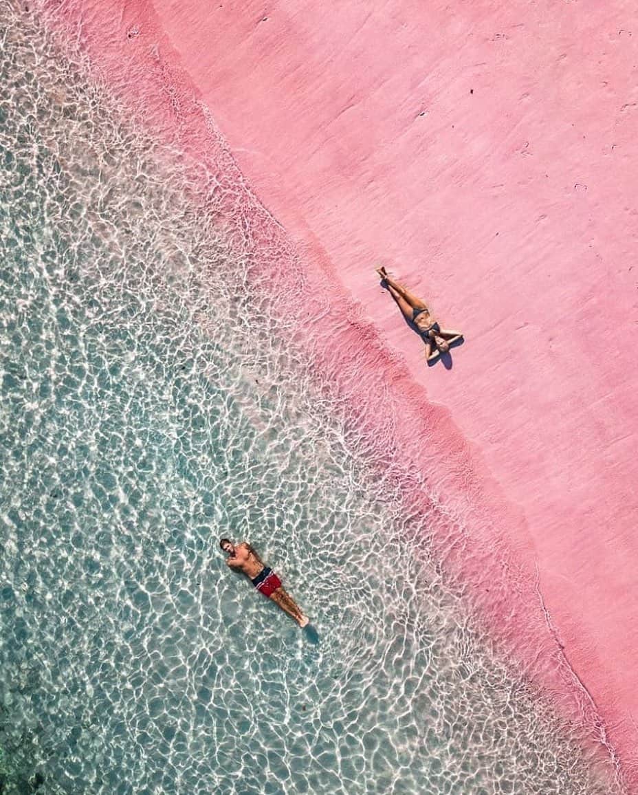 のインスタグラム：「女性性と男性性 💑 インドネシアのピンクビーチ 🇮🇩 . . 📷 @anniandtimo . . . #indonesia #pinkbeach #travel #pink #lifestyle #bali #yoga #yogamat #komodoisland #トラベル #旅行 #ビーチ #インドネシア #ライフスタイル #ヨガ #ヨガマット #ピンク #コモド島 #バリ島」