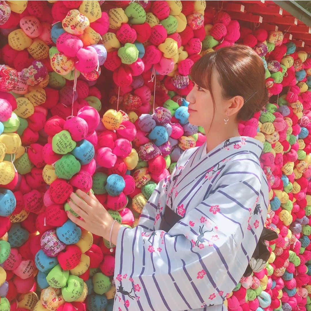 のインスタグラム：「. . 八坂庚申堂に行ってきました🐵 . . . 着物きたよー👘💕 よく見るとネコ柄🐈 . . ランチは着物でインドカレーやさん！笑 ナンがなかなかおっきめでした🙆‍♀️ . . #京都#京都旅行#関西#国内旅行#女子旅#八坂庚申堂#くくり猿#キティちゃん#インドカレー#ナン#ラッシー#旅行#旅行大好き#着物#着物ヘア#ネコ柄#インスタ映え#インスタ映えスポット#kyoto#trip#girls#hellokitty」