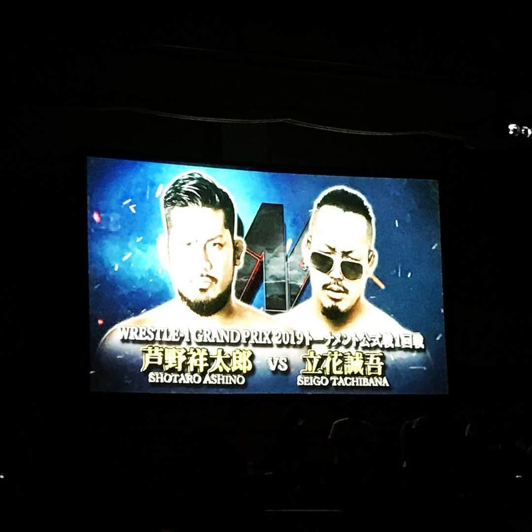 YoYoさんのインスタグラム写真 - (YoYoInstagram)「プロレス観戦へ！ 「WRESTLE-1 TOUR 2019 OUTBREAK」後楽園ホール。 すぐ目の前まで接近する戦いはど迫力、画面越しでは感じられないスリリングさで声漏れましたネうぁっーゔぁーー！！！ いっぱいの観衆の歓声。期待度もすごかった芦野翔太郎選手の試合、凄まじかった(*ﾟ∀ﾟ*) これがプロレス観戦人生初！未知の世界の体験、WakuWakuした！！ #芦野祥太郎 #yoyothepianoman #プロレス観戦 #プロレス観戦デビュー」6月2日 15時02分 - yoyo_soffet