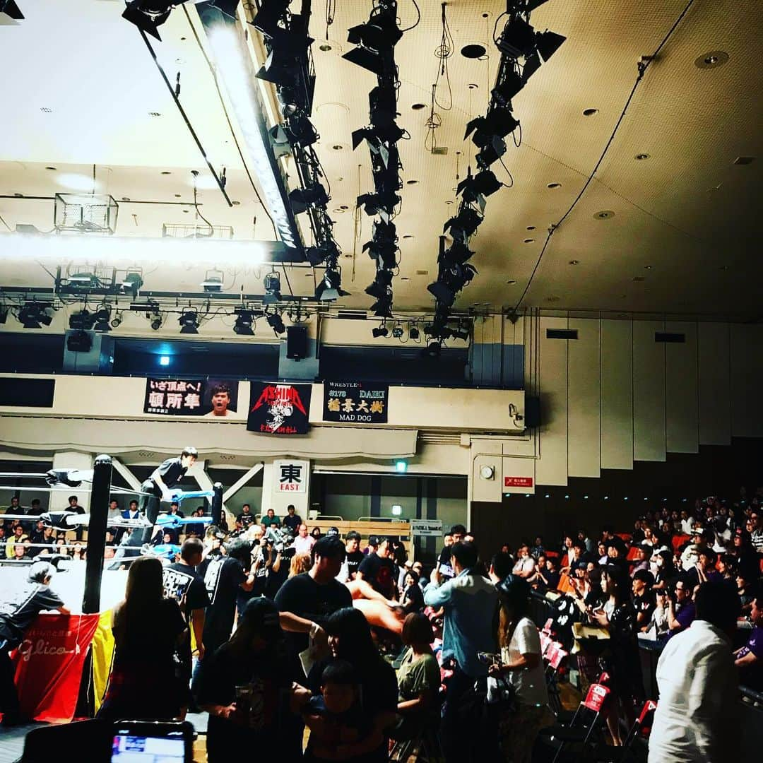 YoYoさんのインスタグラム写真 - (YoYoInstagram)「プロレス観戦へ！ 「WRESTLE-1 TOUR 2019 OUTBREAK」後楽園ホール。 すぐ目の前まで接近する戦いはど迫力、画面越しでは感じられないスリリングさで声漏れましたネうぁっーゔぁーー！！！ いっぱいの観衆の歓声。期待度もすごかった芦野翔太郎選手の試合、凄まじかった(*ﾟ∀ﾟ*) これがプロレス観戦人生初！未知の世界の体験、WakuWakuした！！ #芦野祥太郎 #yoyothepianoman #プロレス観戦 #プロレス観戦デビュー」6月2日 15時02分 - yoyo_soffet