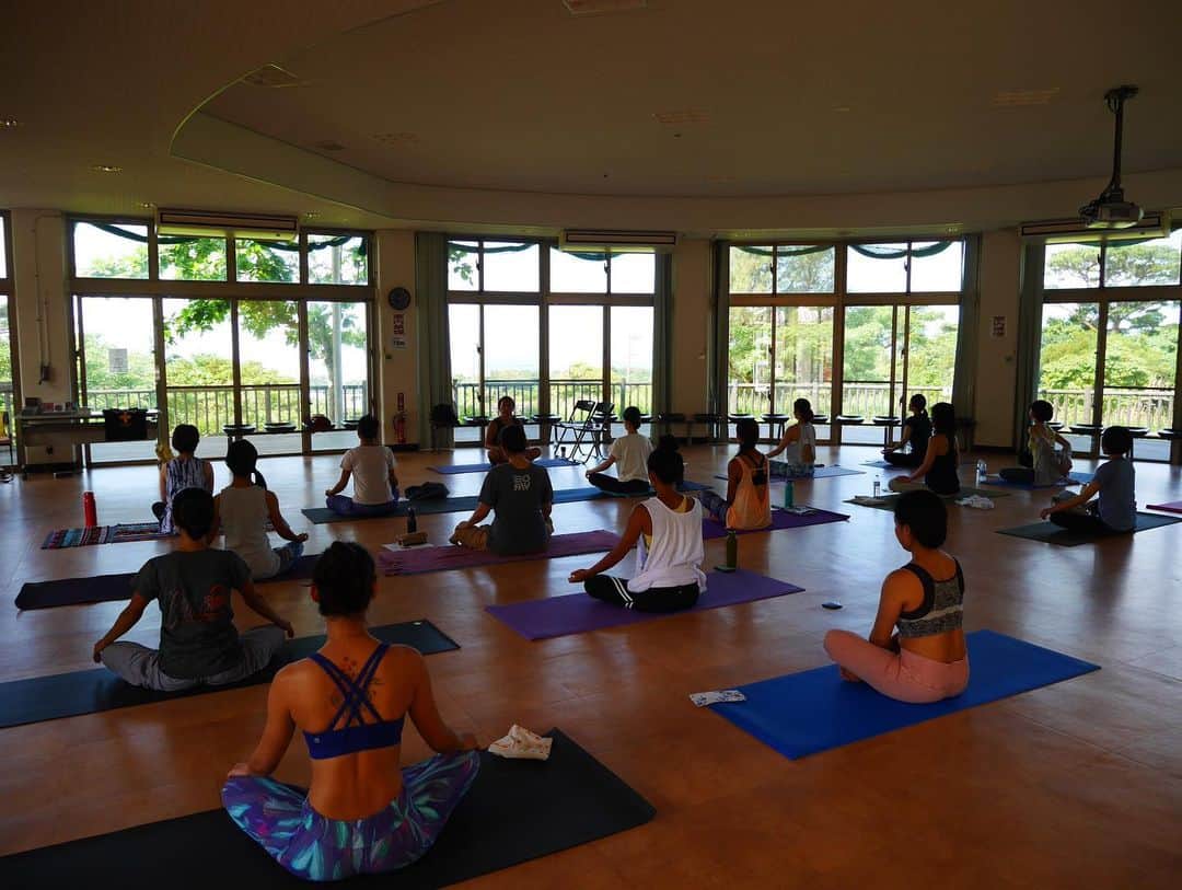 Ken Harakumaさんのインスタグラム写真 - (Ken HarakumaInstagram)「ケンハラクマの石垣島ヨガイベント！ ご参加いただいた皆さん、関係者の皆さん、大変楽しい時間をご一緒いただきありがとうございました！ 〜にふぇーでーびる〜 @international_yoga_center  #kenharakuma #ヨガ #瞑想 #ashtangayoga #アシュタンガヨガ  #アシュタンガ #ケンハラクマ #ヨーガ療法 #石垣島 #沖縄 #国際ヨガデー #インターナショナルヨガデー」6月2日 15時03分 - kenharakuma