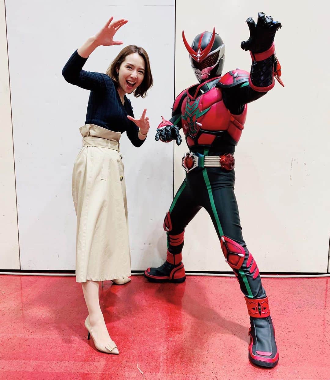 若林翔子のインスタグラム：「* * トクトクでんき祭。 大いに盛り上げてくれたバキシンライザー龍さんとツ…ツ… ツーショット写真を撮っていただきました😍 かっこい〜☺️ 主に宮城福島岩手の被災三県で活動されていて、ヒーローショーだけでなく、ヘアドネーション活動もされているボランティアのみなさんです。  バキシンライザー龍はもちろん、それを支えているみなさんもほんとすてきだな〜と思いました😊  6/6 18:10〜NHKのてれまさむねでバキシンライザー龍のことが放送されるそうです☺️ みてみてね😉 * * #トクトクでんき祭  #バキシンライザー #龍 #ヒーロー #ヒーローショー」