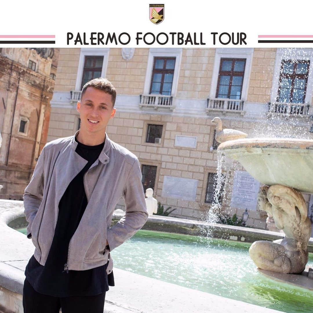 USチッタ・ディ・パレルモのインスタグラム：「Ultima tappa stagionale del Palermo Football Tour: Nicolas Haas a Piazza Pretoria! 🌞🍋🛵il video e la photogallery sul nostro sito ufficiale 💻📲」